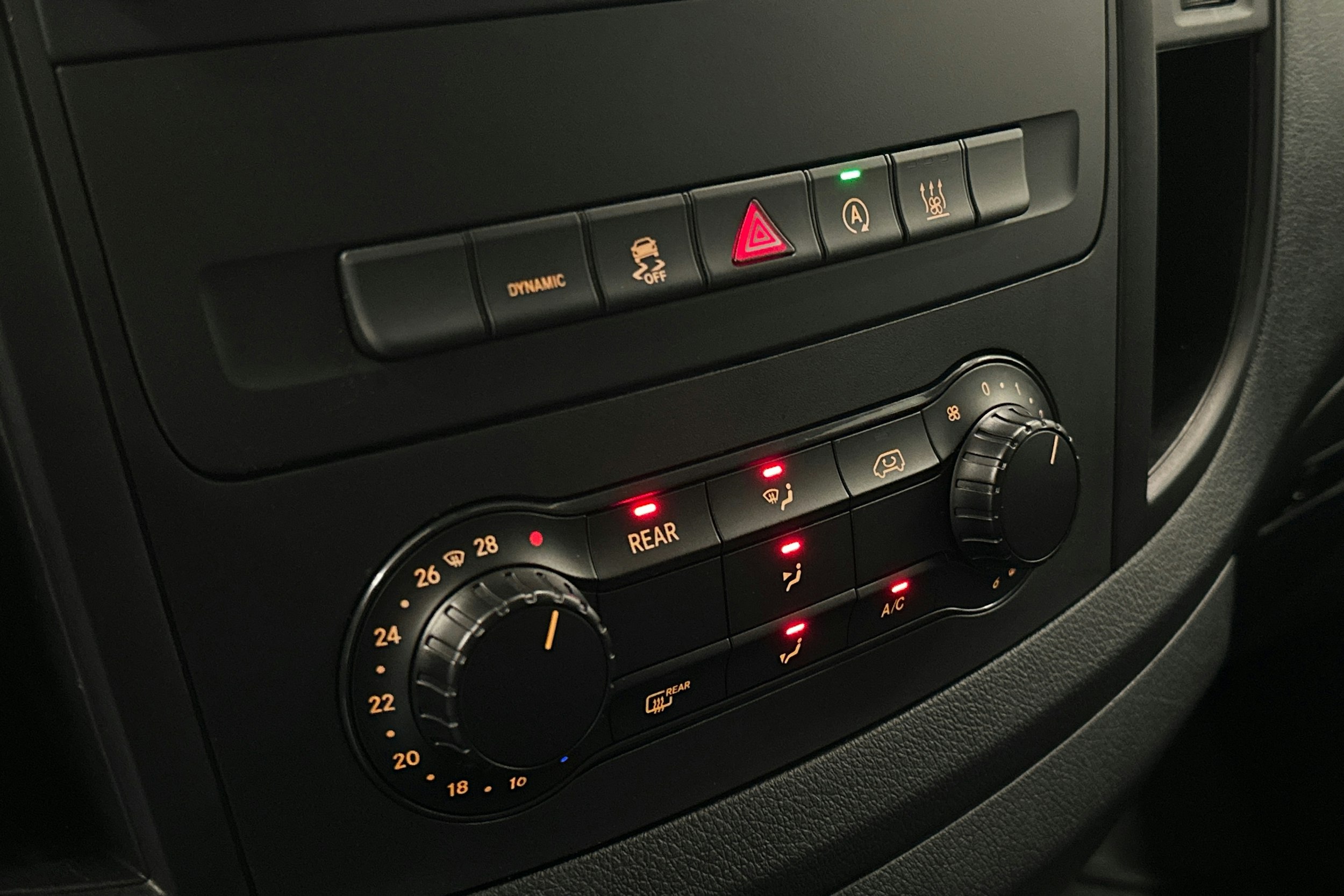 musta Mercedes-Benz Vito 2023 kuva 24.