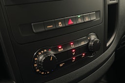 musta Mercedes-Benz Vito 2023 kuva 24.