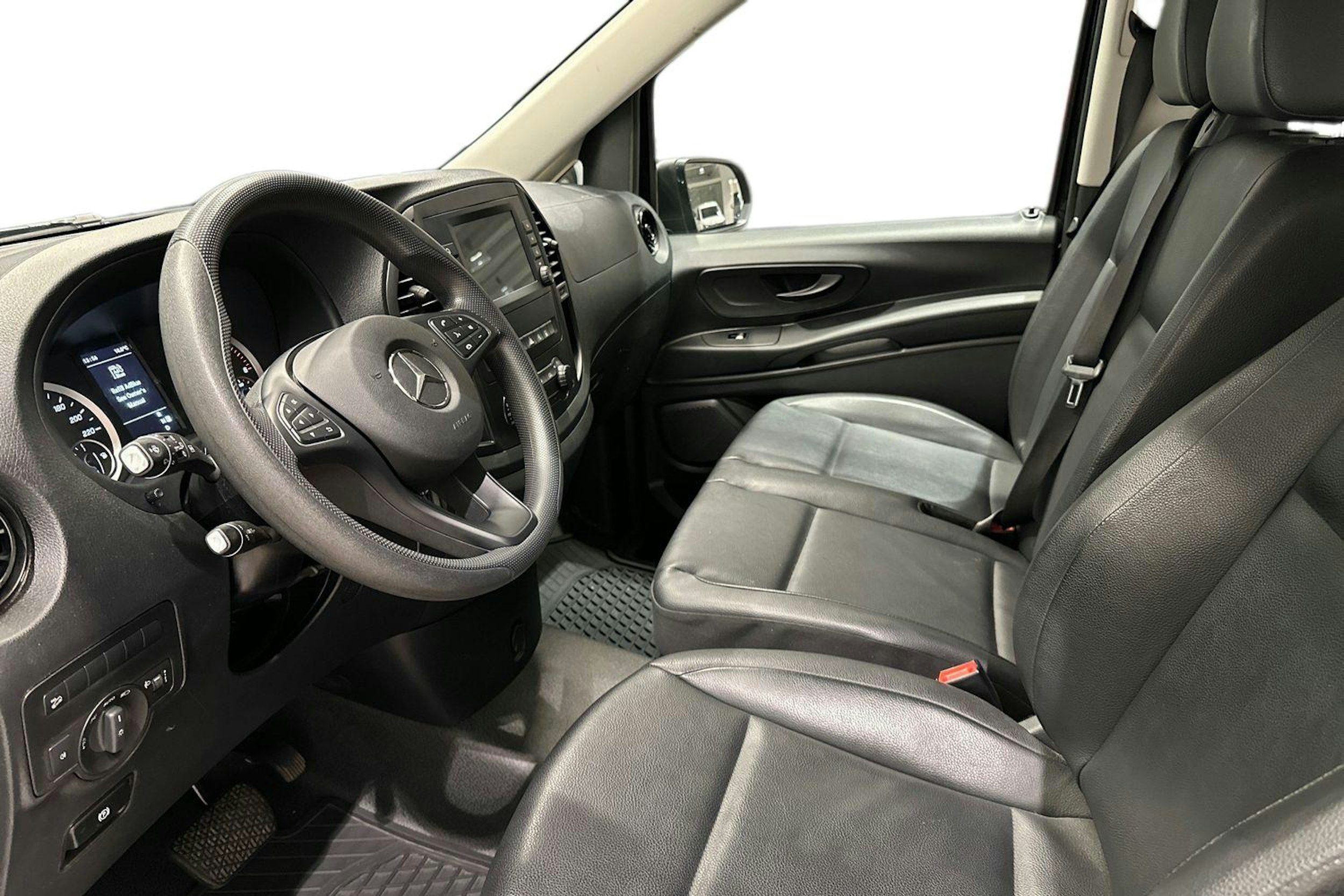 musta Mercedes-Benz Vito 2023 kuva 7.