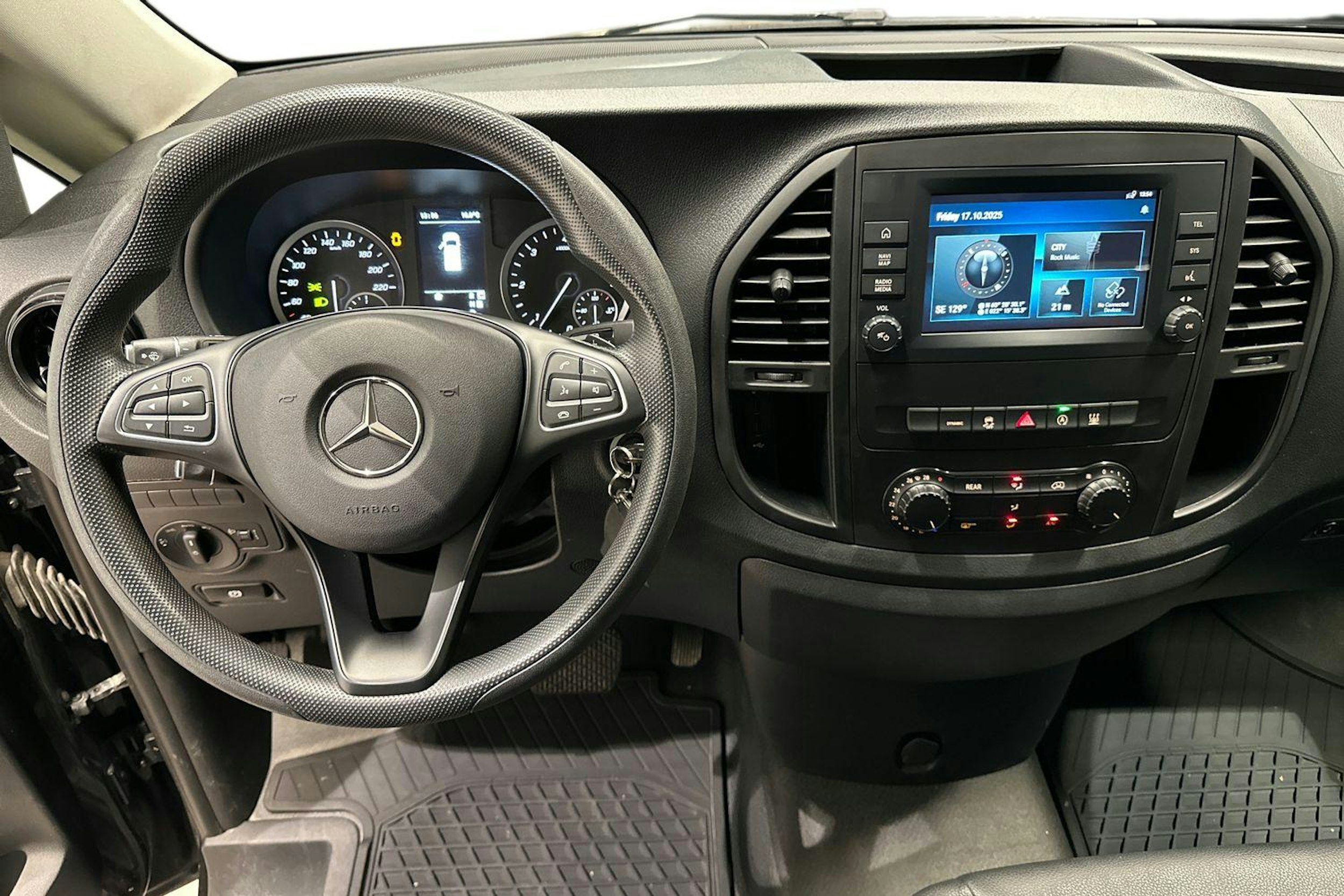 musta Mercedes-Benz Vito 2023 kuva 9.