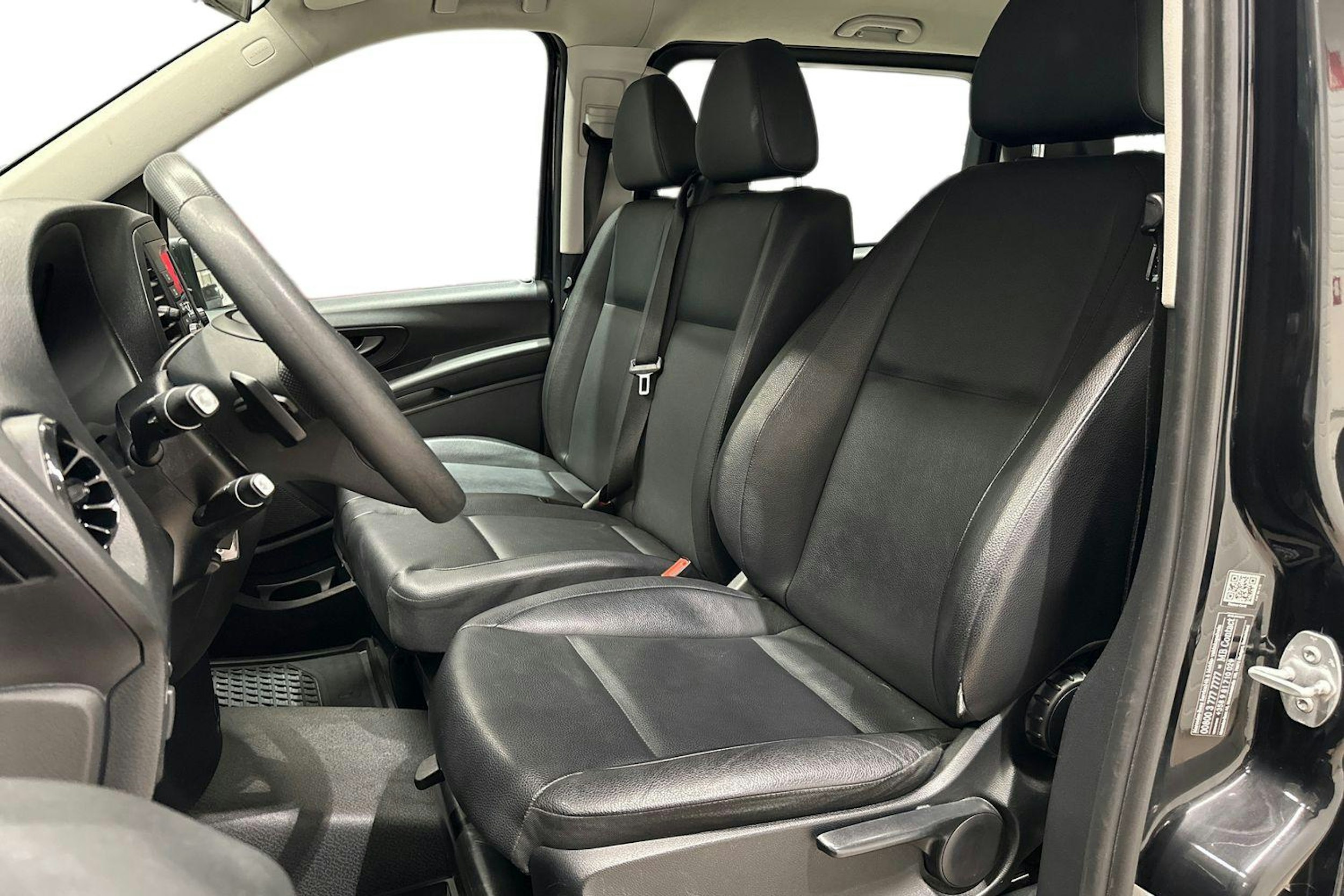 musta Mercedes-Benz Vito 2023 kuva 10.