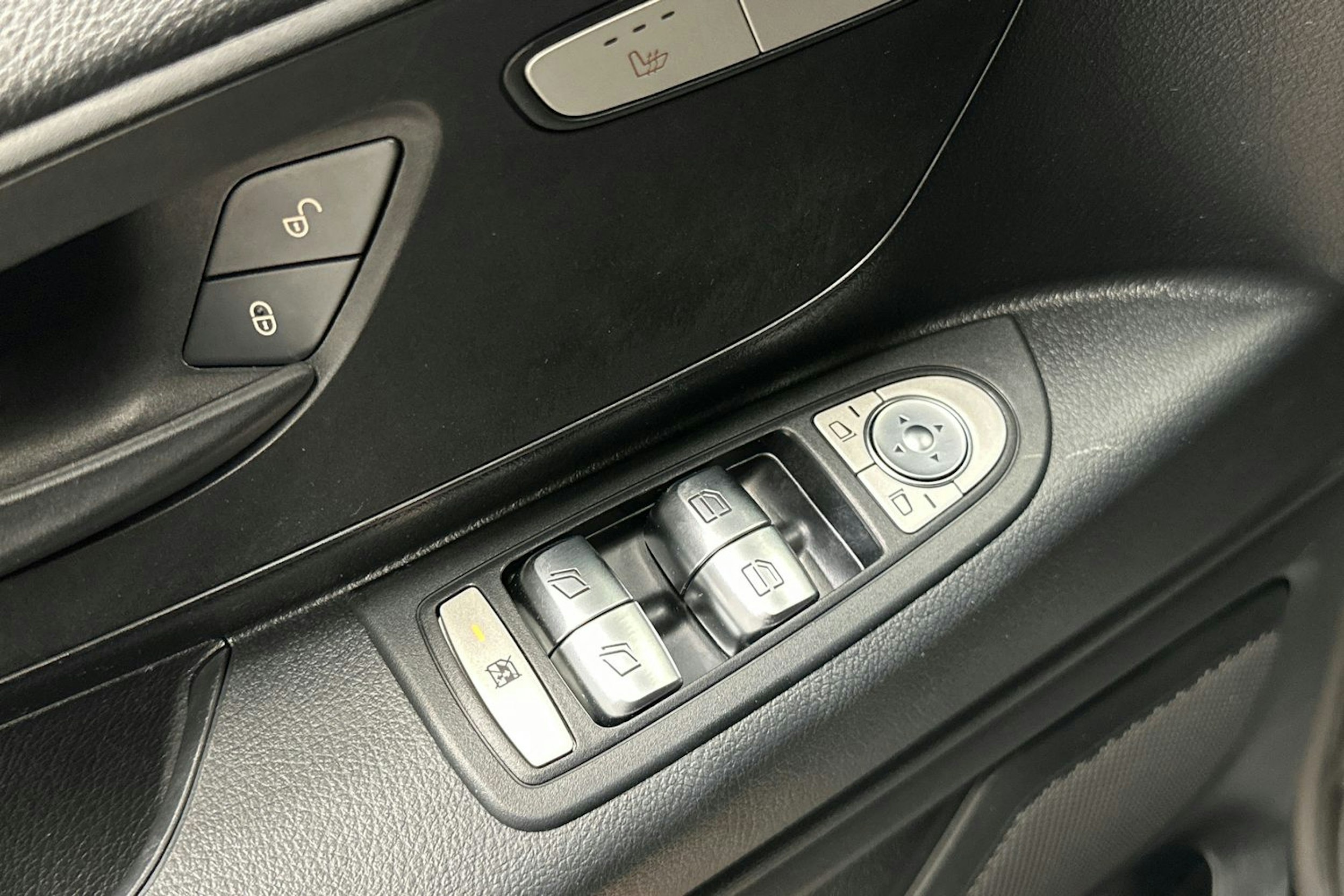 musta Mercedes-Benz Vito 2023 kuva 14.