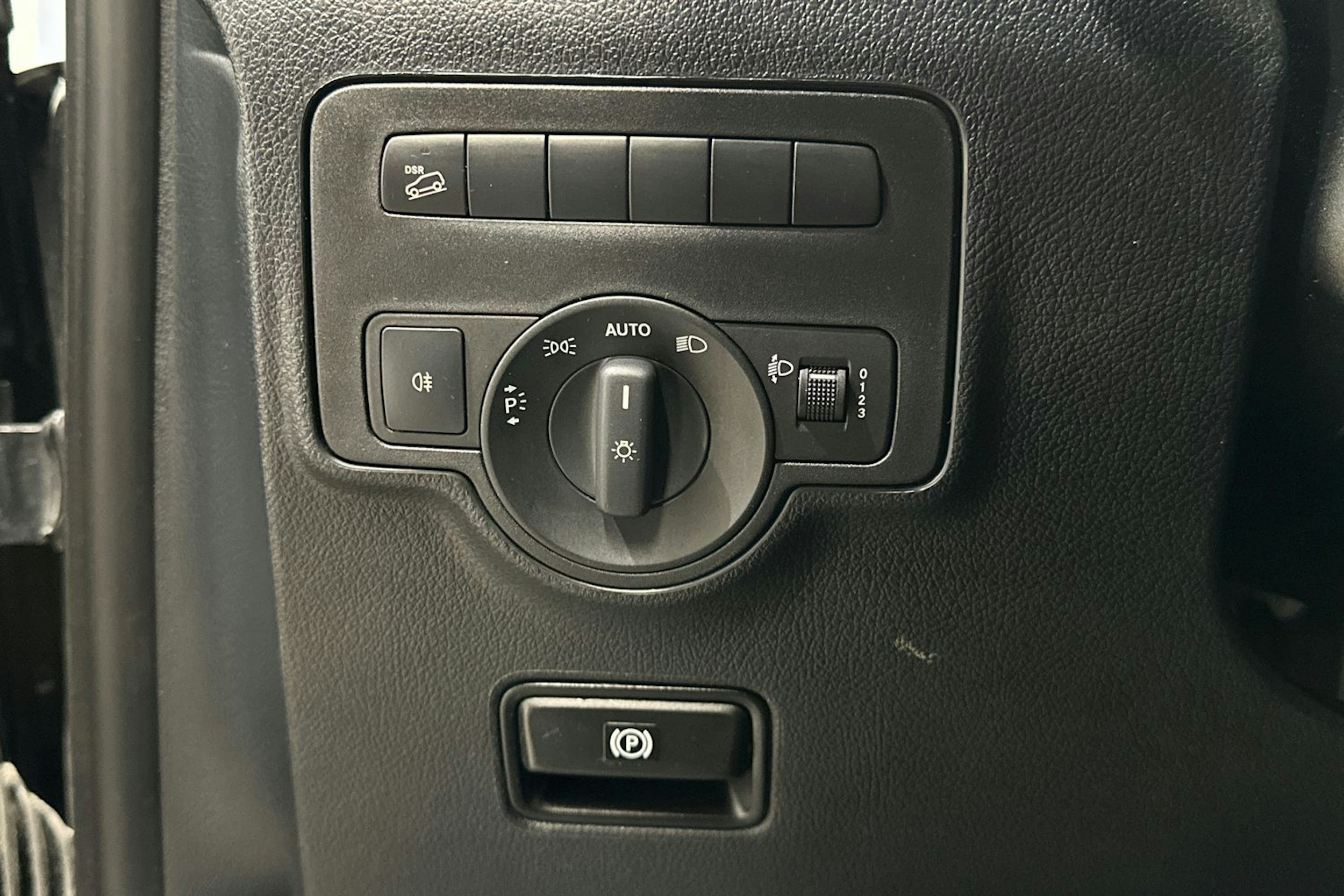 musta Mercedes-Benz Vito 2023 kuva 15.