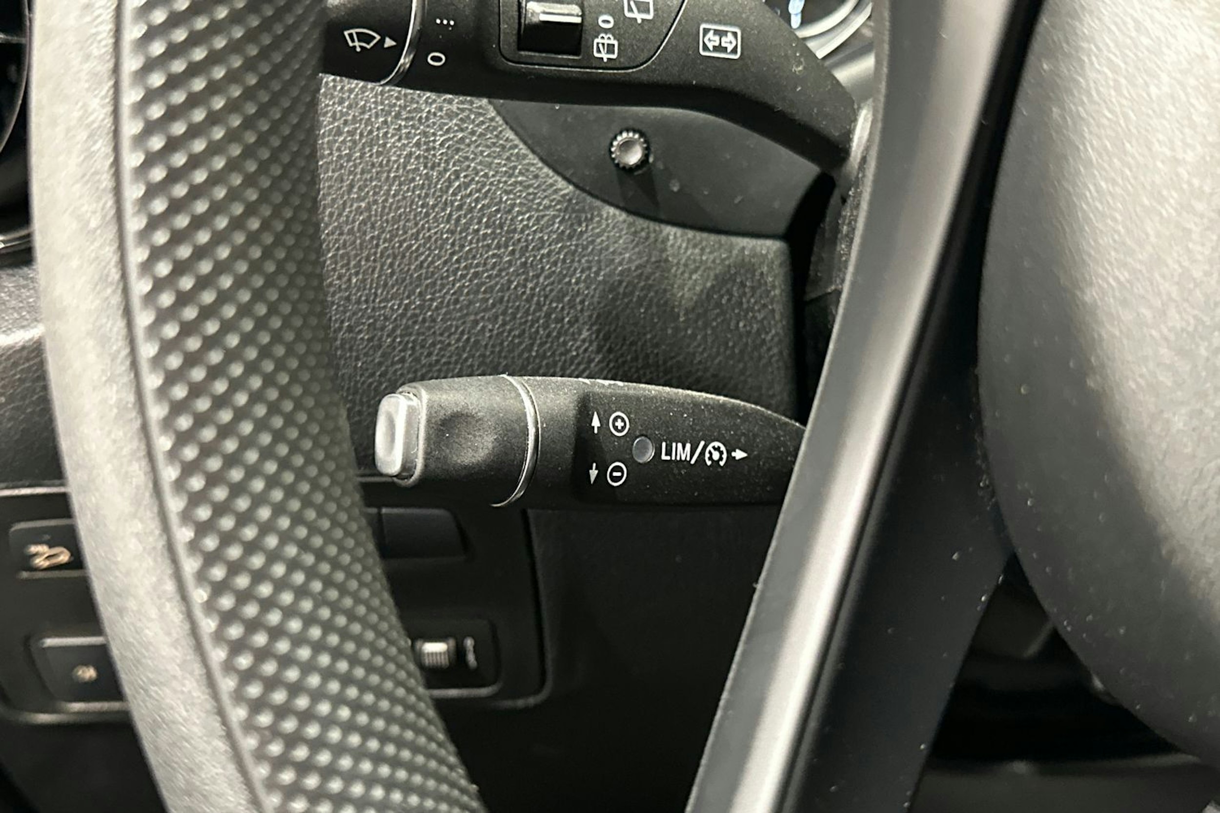 musta Mercedes-Benz Vito 2023 kuva 16.