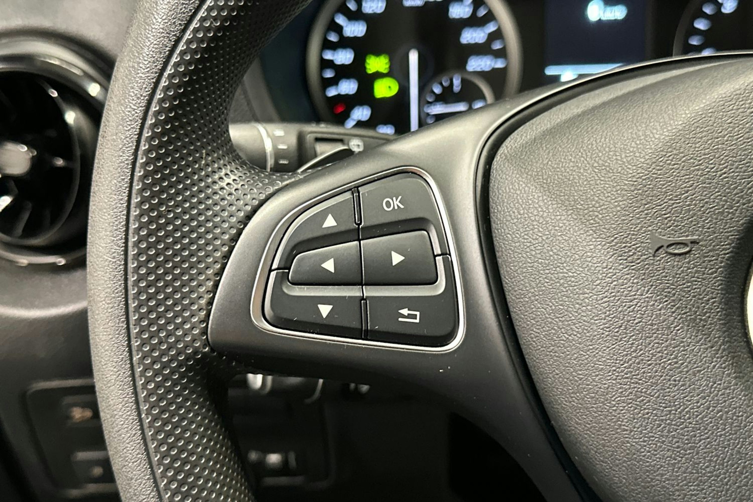 musta Mercedes-Benz Vito 2023 kuva 17.