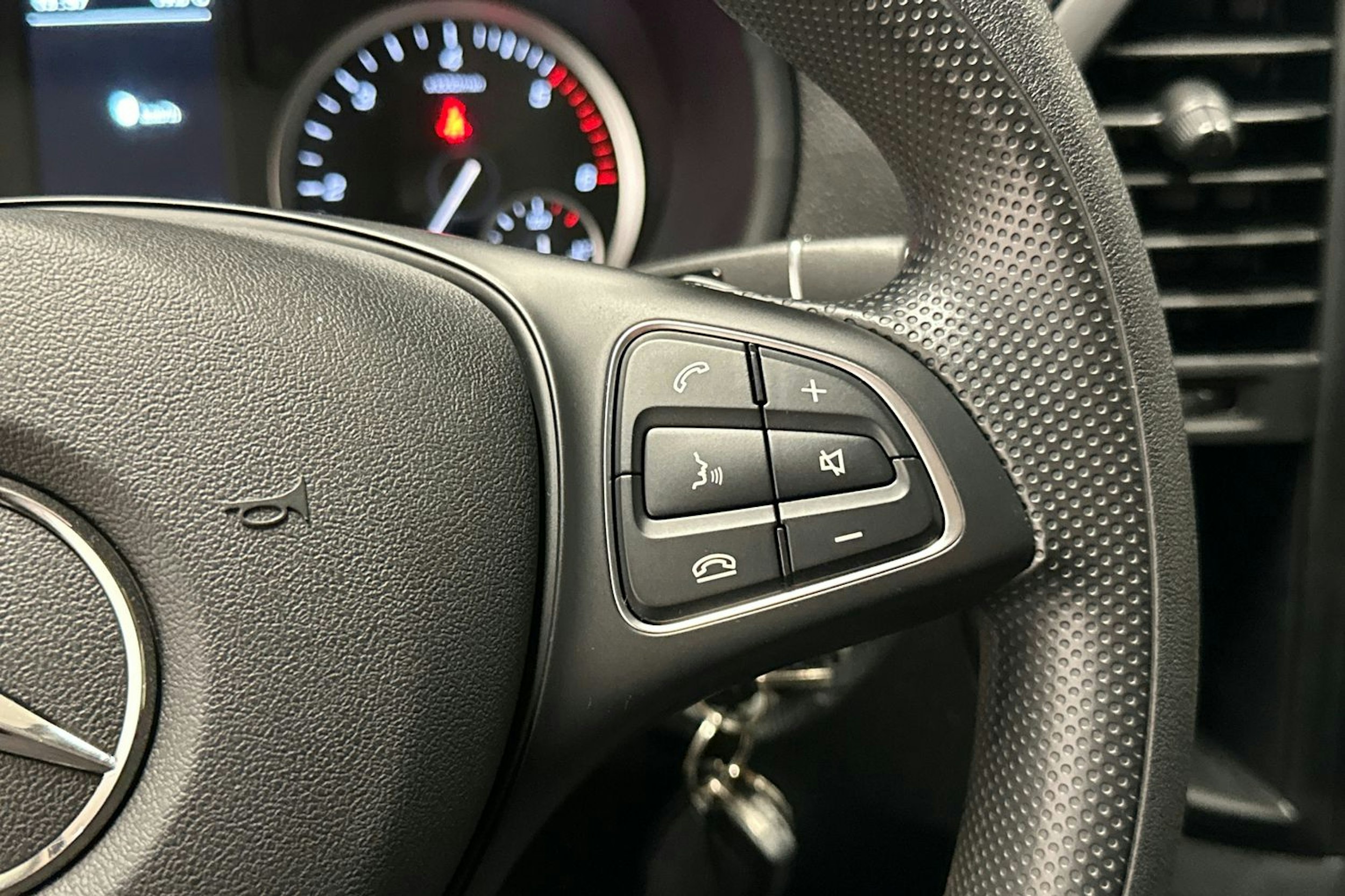 musta Mercedes-Benz Vito 2023 kuva 18.