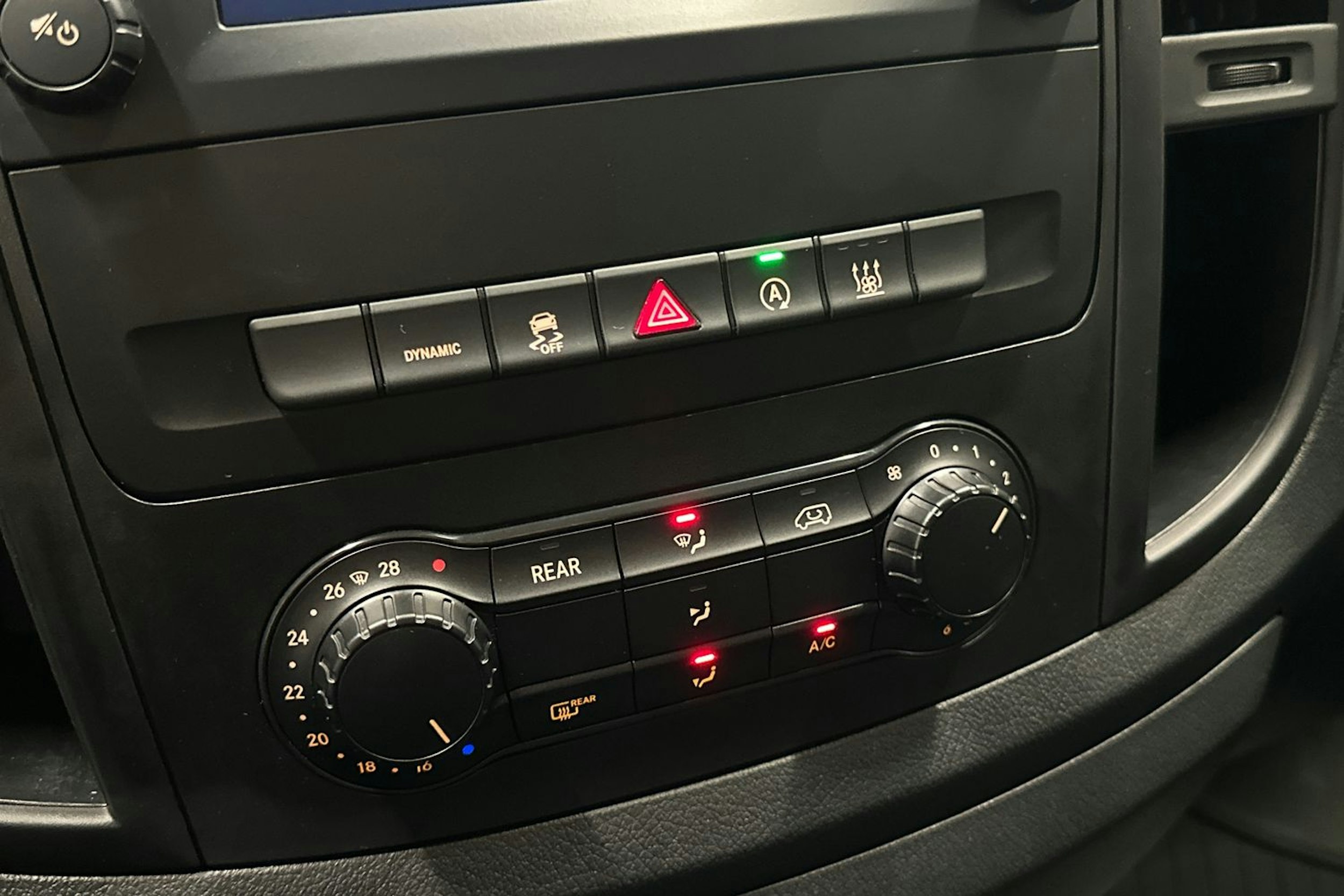 musta Mercedes-Benz Vito 2023 kuva 24.