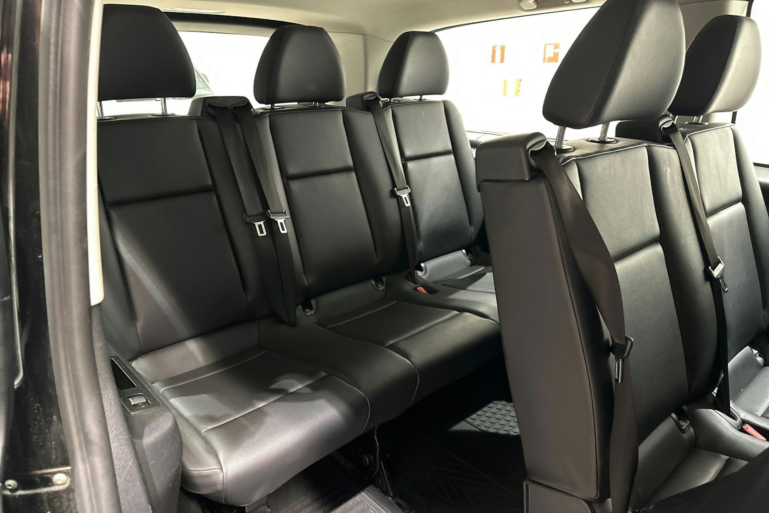 musta Mercedes-Benz Vito 2023 kuva 27.