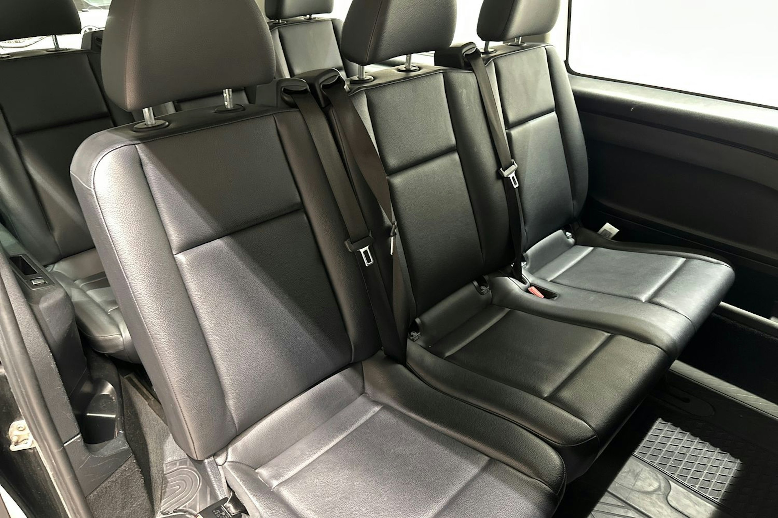 musta Mercedes-Benz Vito 2023 kuva 29.