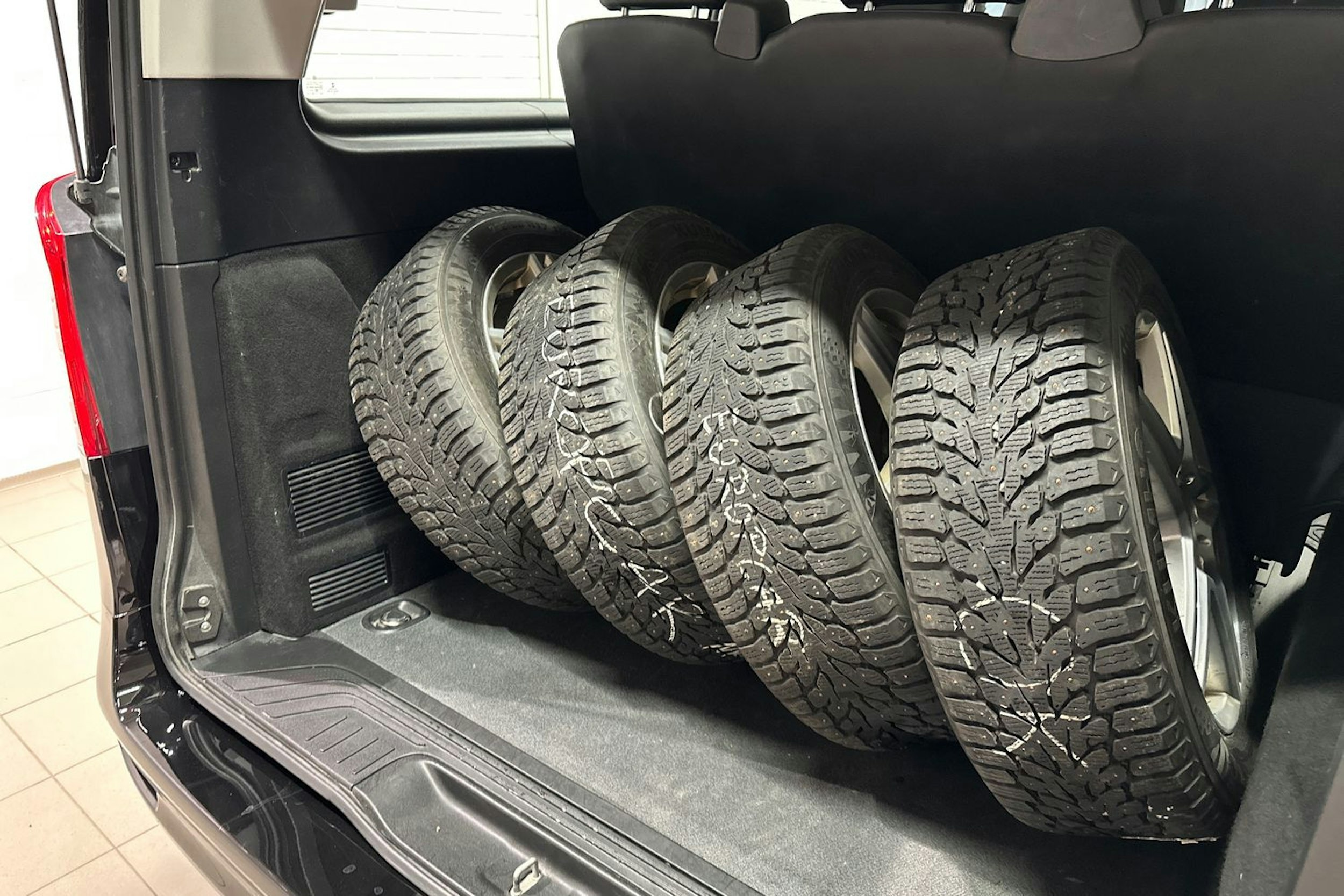 musta Mercedes-Benz Vito 2023 kuva 31.