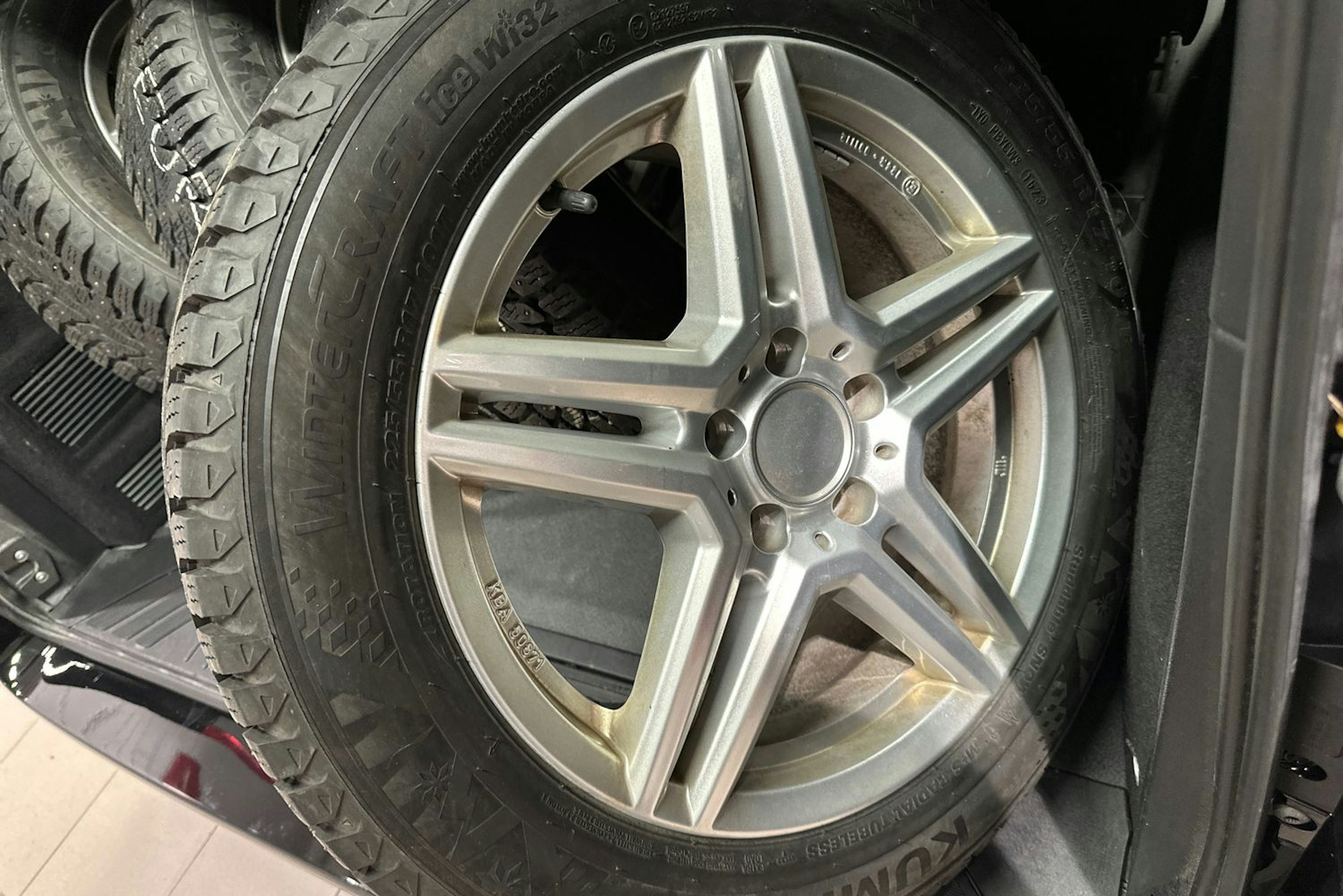 musta Mercedes-Benz Vito 2023 kuva 33.