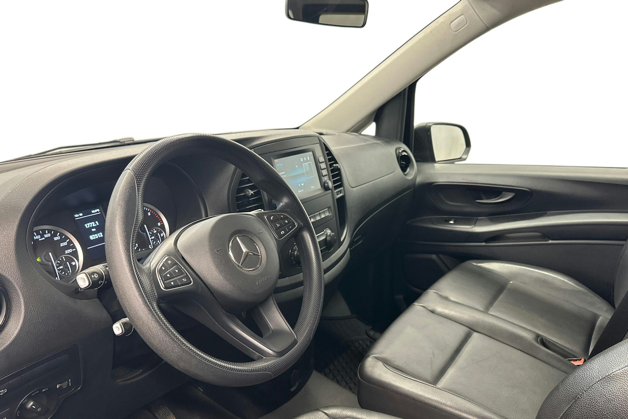 musta Mercedes-Benz Vito 2023 kuva 6.