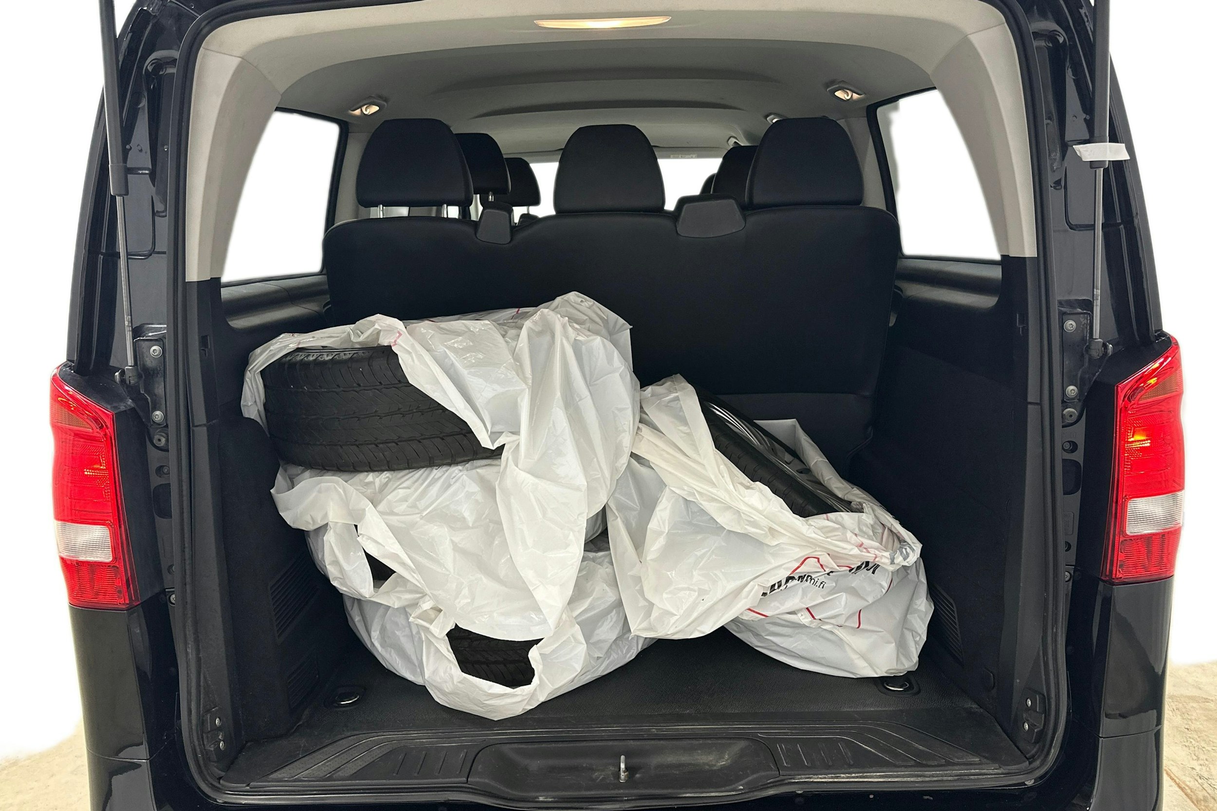 musta Mercedes-Benz Vito 2023 kuva 9.