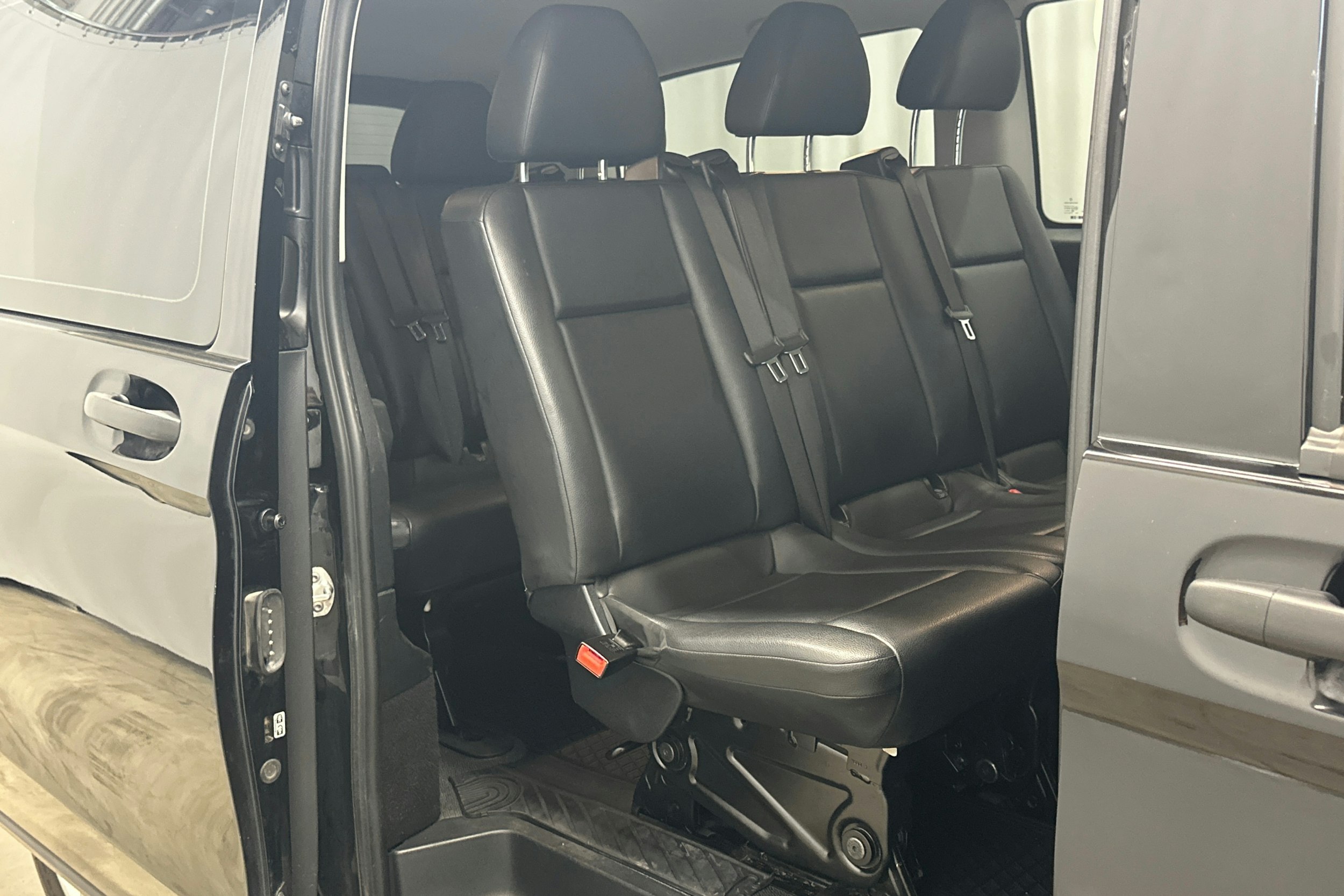 musta Mercedes-Benz Vito 2023 kuva 12.
