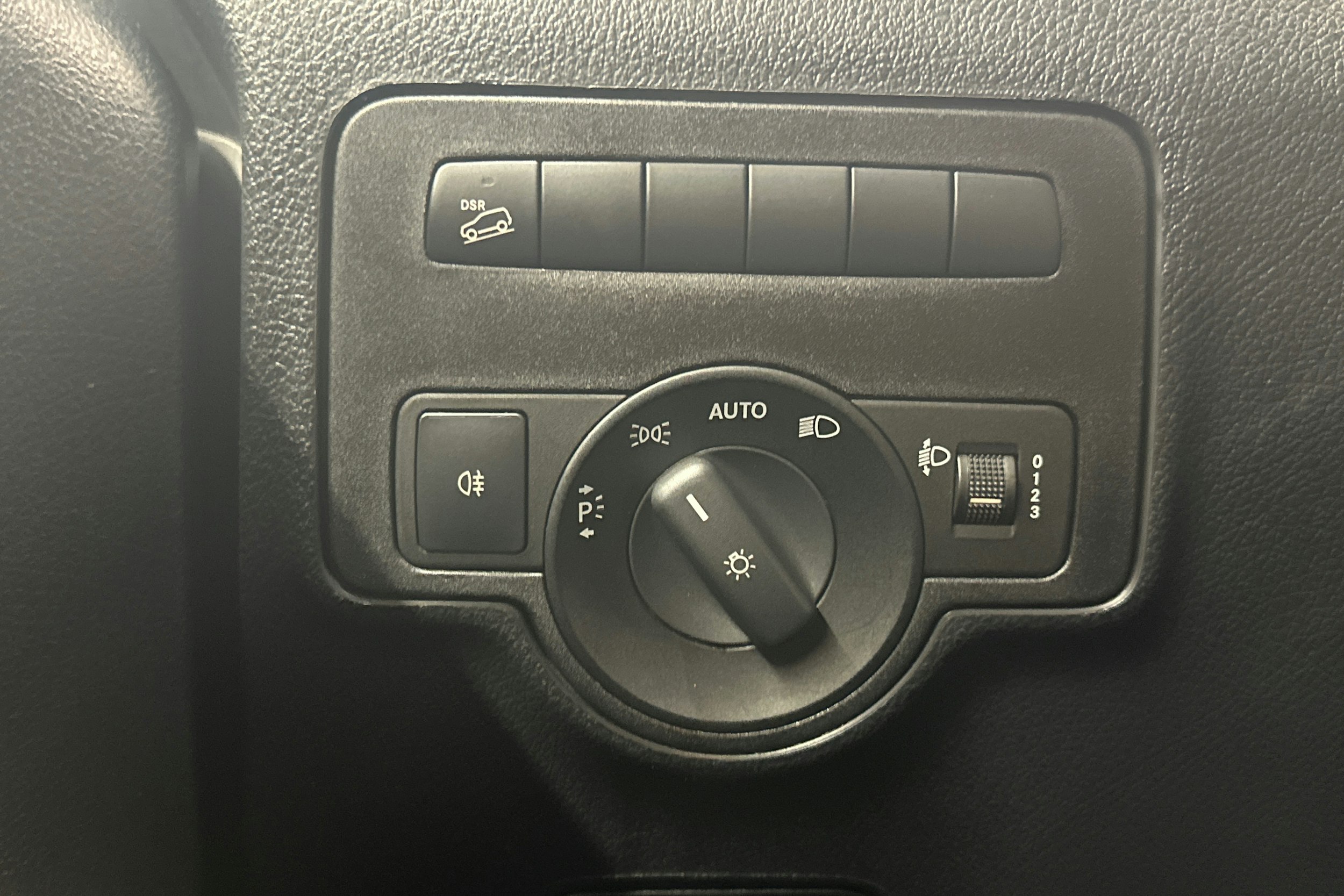 musta Mercedes-Benz Vito 2023 kuva 16.