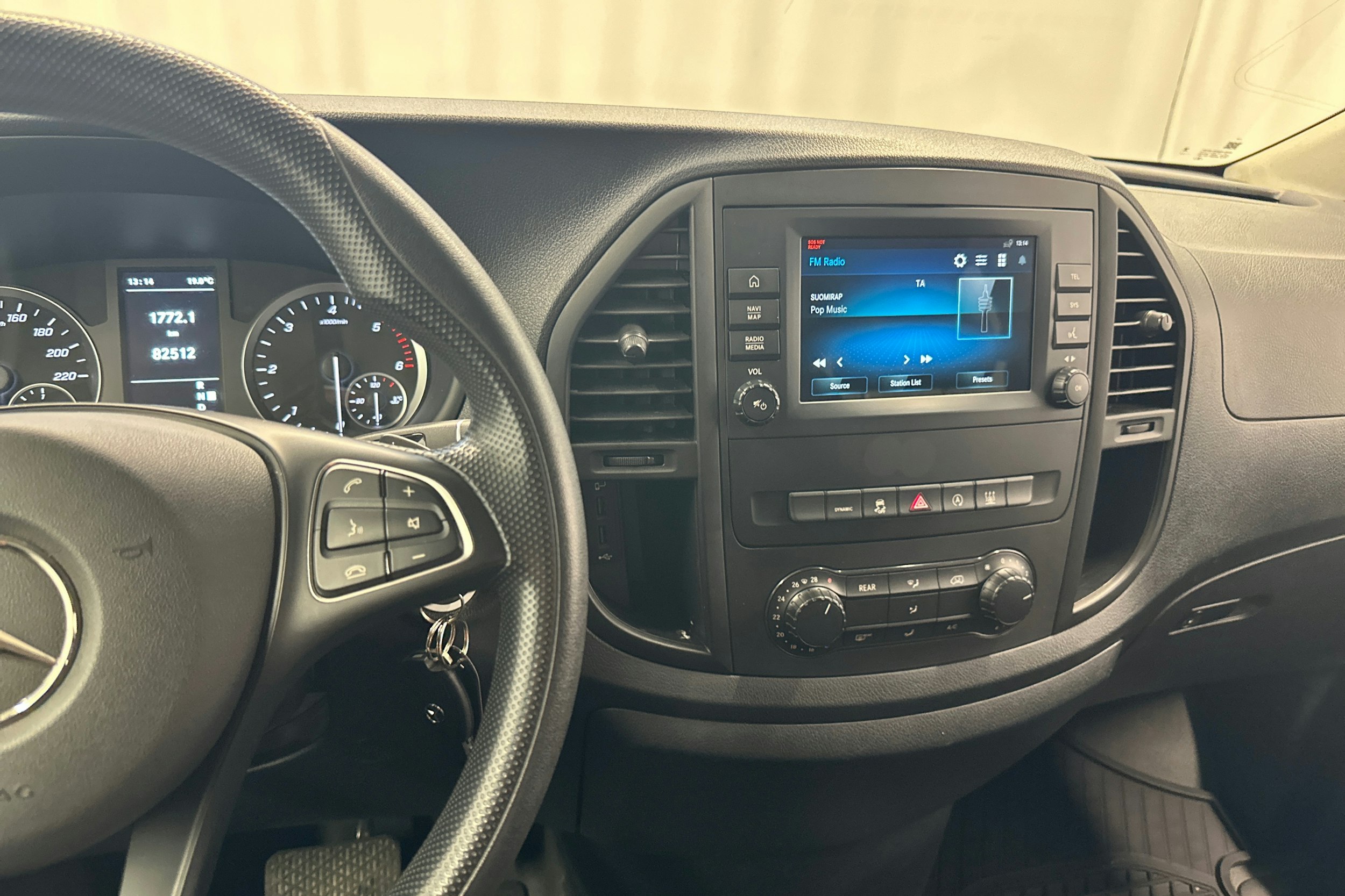 musta Mercedes-Benz Vito 2023 kuva 18.