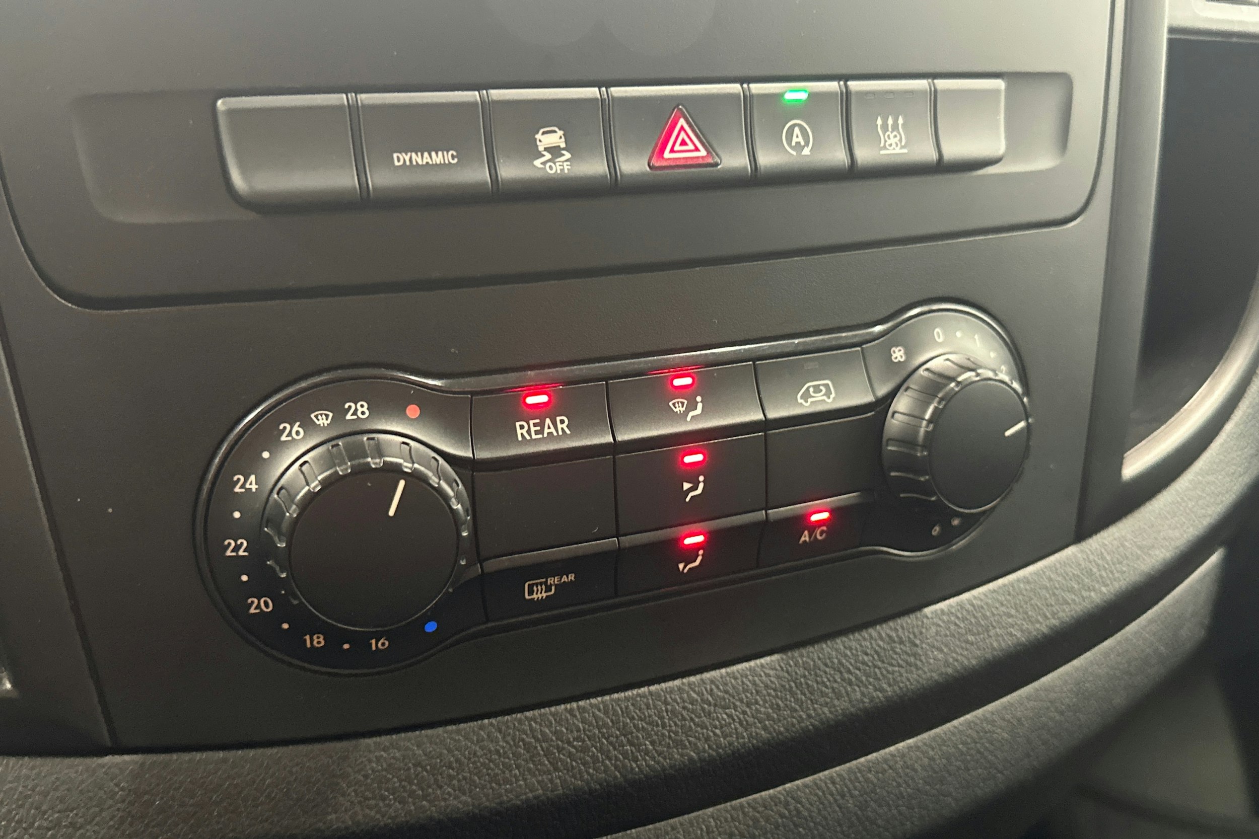 musta Mercedes-Benz Vito 2023 kuva 23.