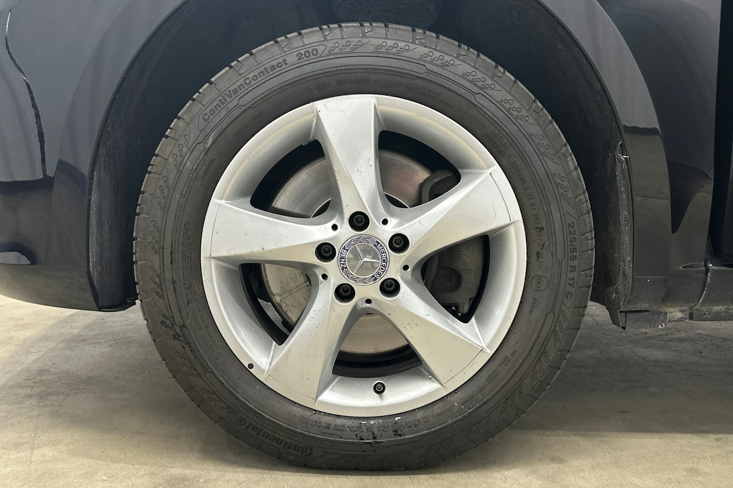 musta Mercedes-Benz Vito 2023 kuva 29.