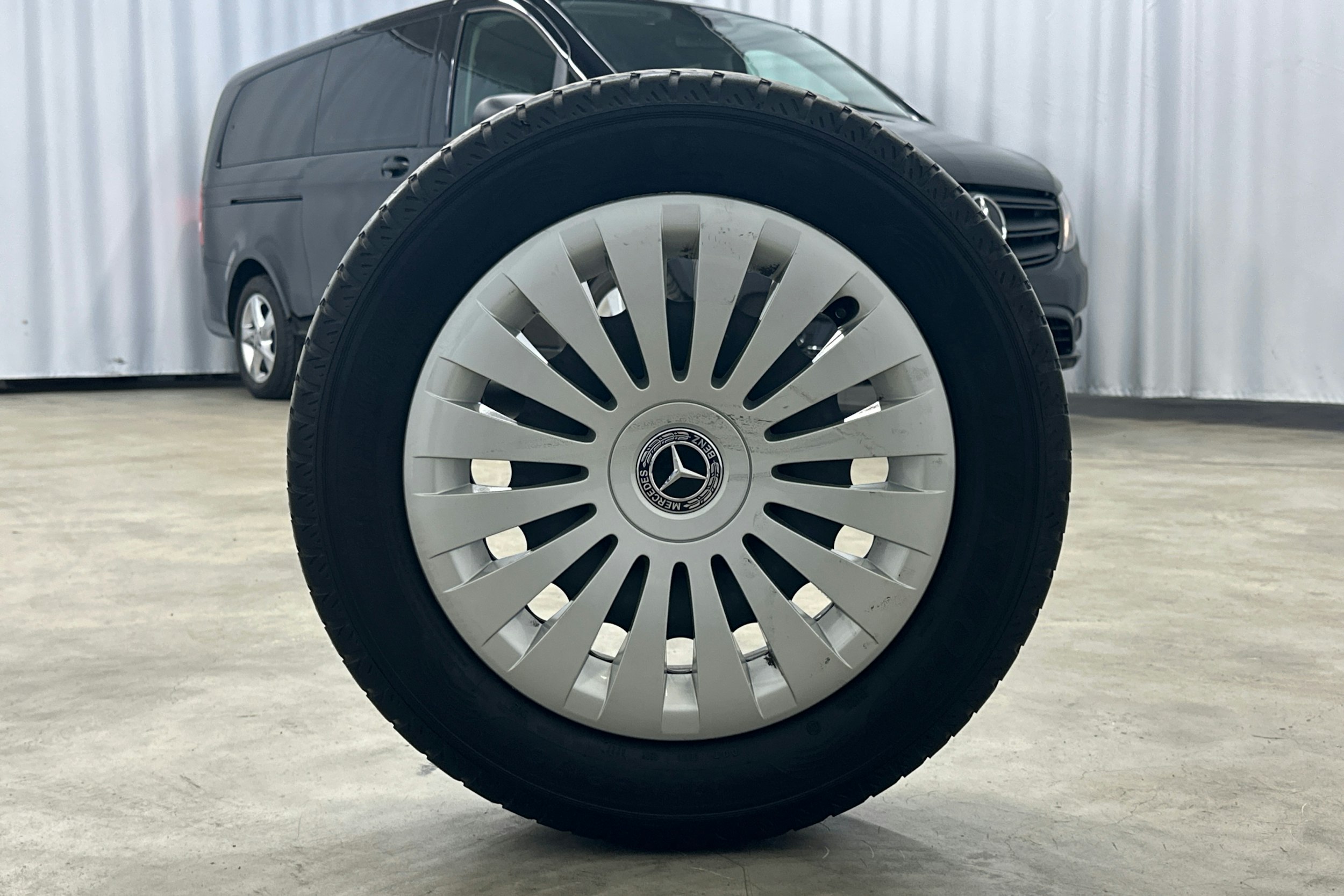 musta Mercedes-Benz Vito 2023 kuva 35.