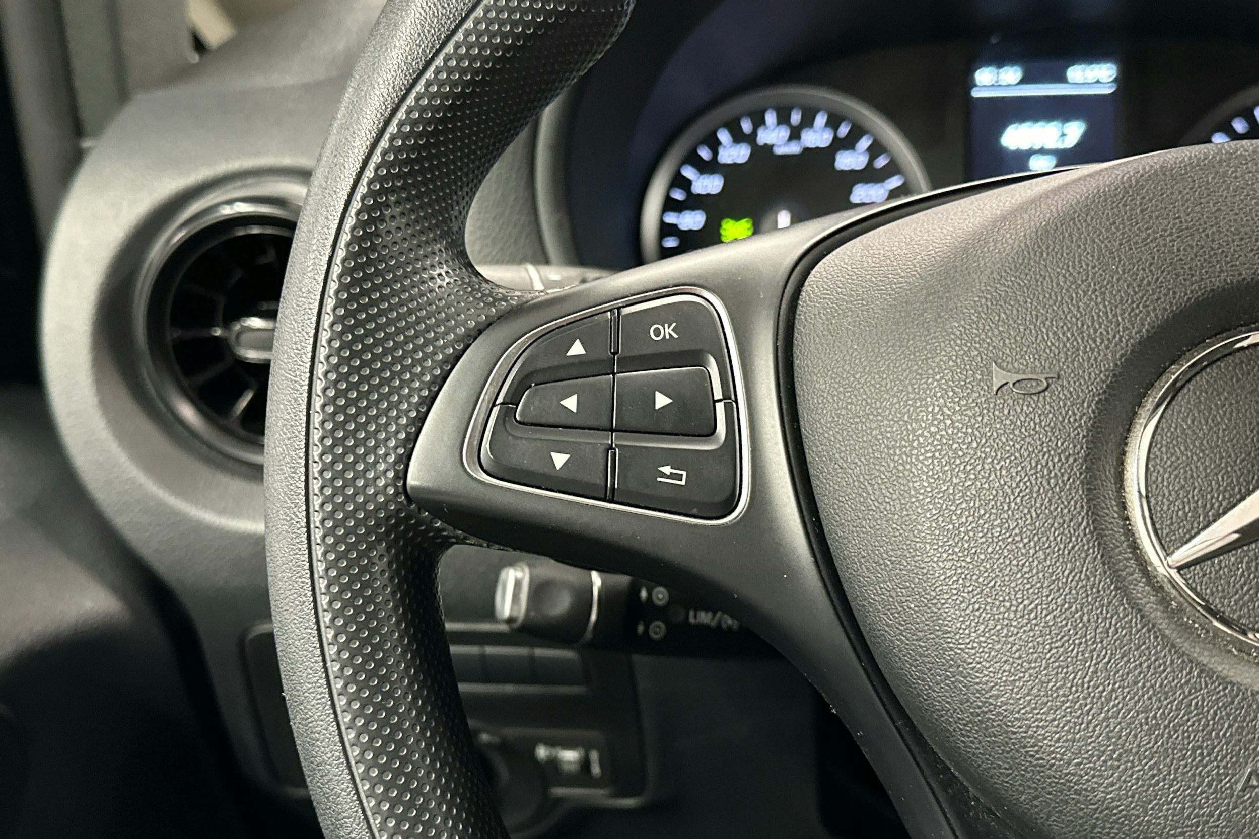 musta Mercedes-Benz Vito 2023 kuva 7.