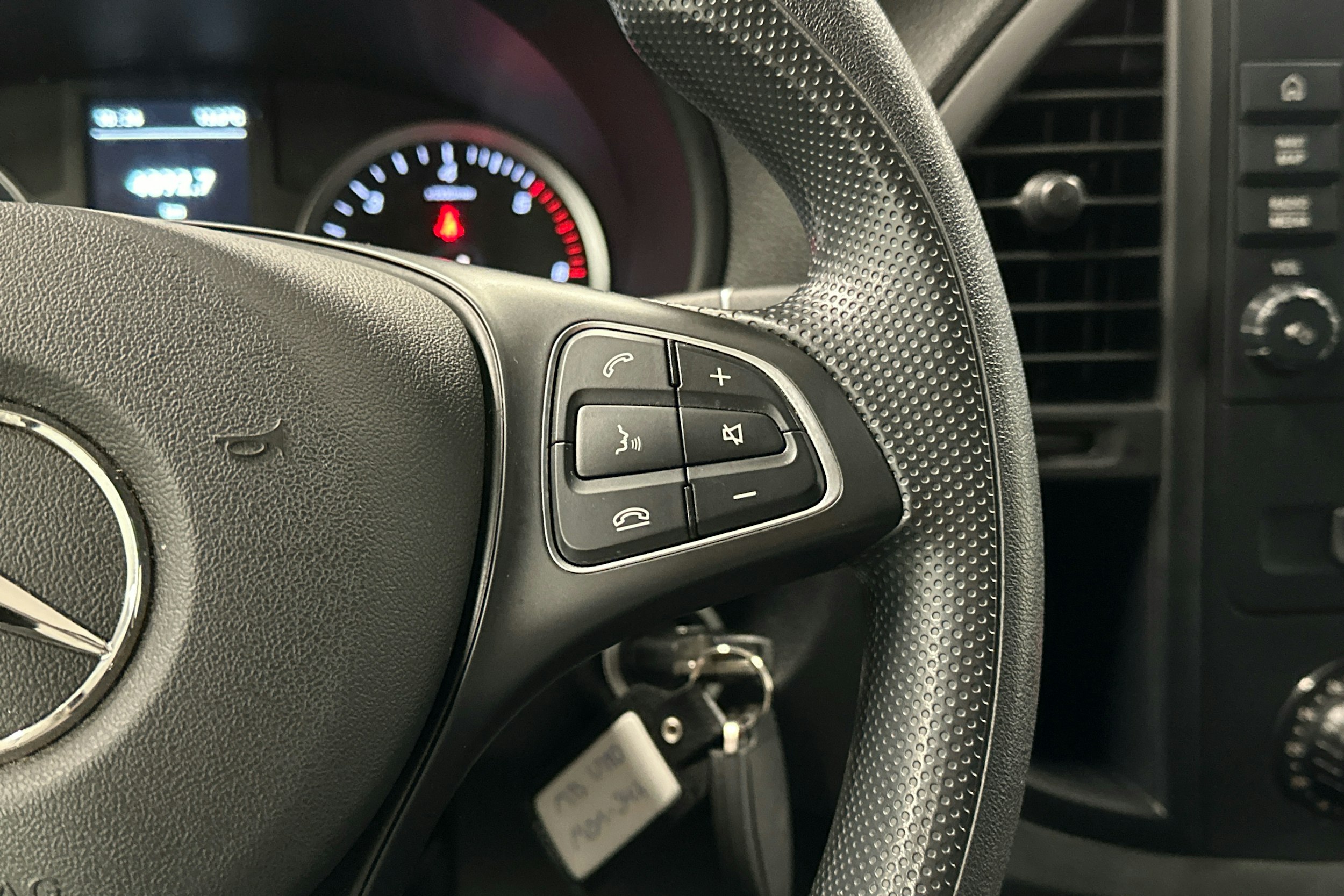 musta Mercedes-Benz Vito 2023 kuva 8.