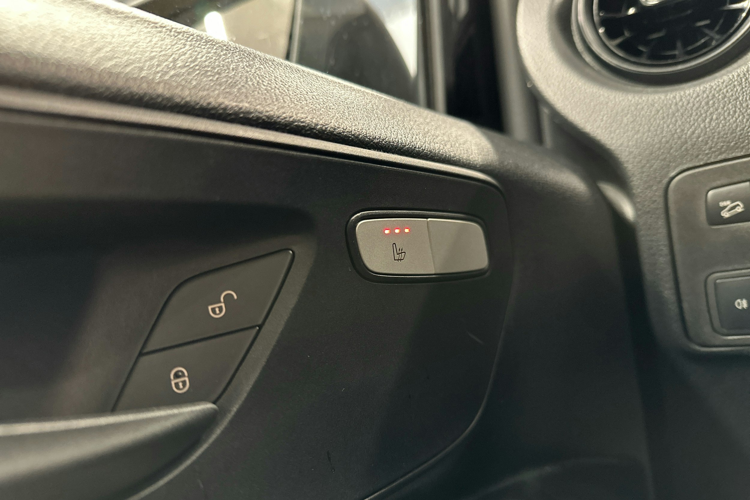 musta Mercedes-Benz Vito 2023 kuva 15.
