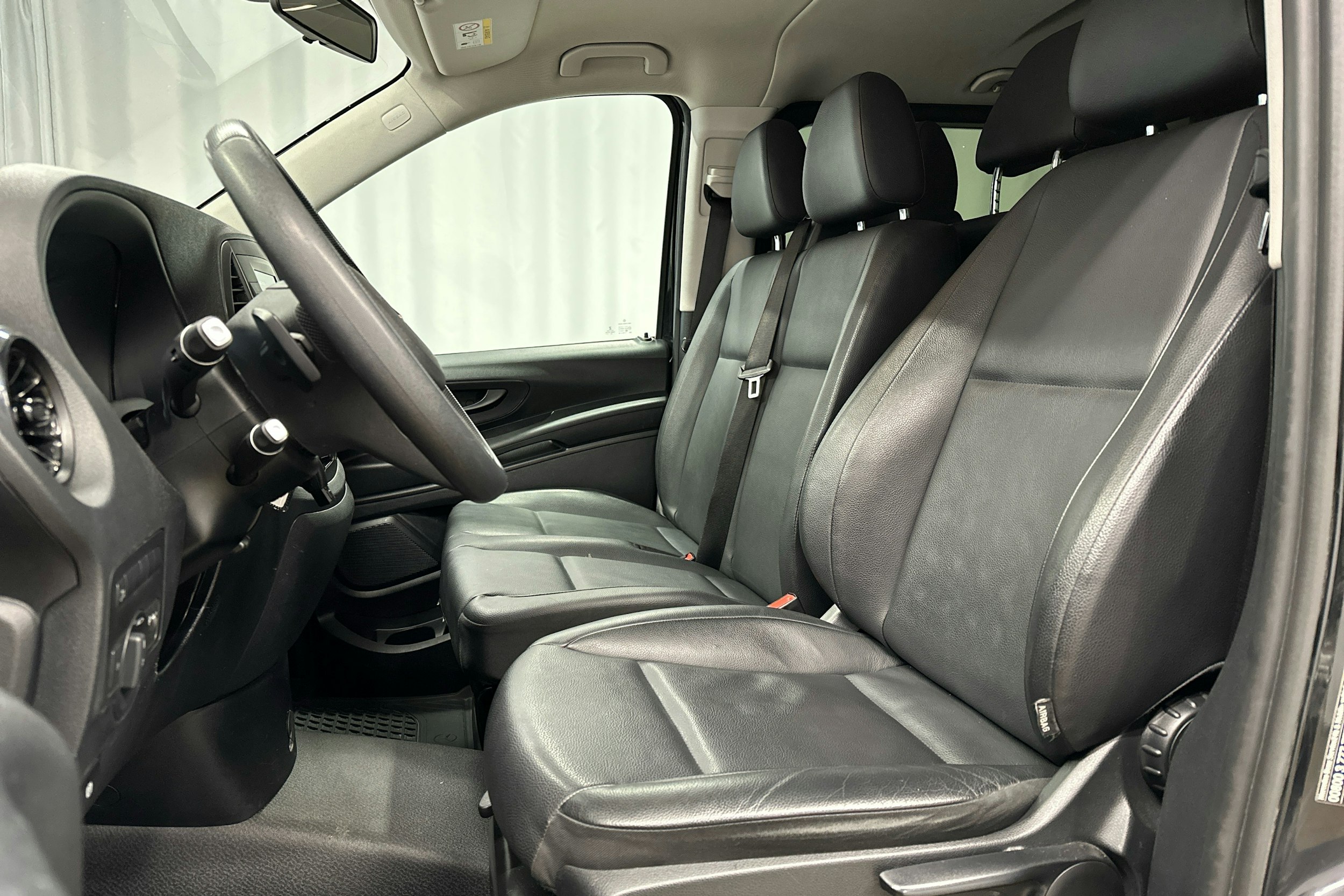 musta Mercedes-Benz Vito 2023 kuva 16.