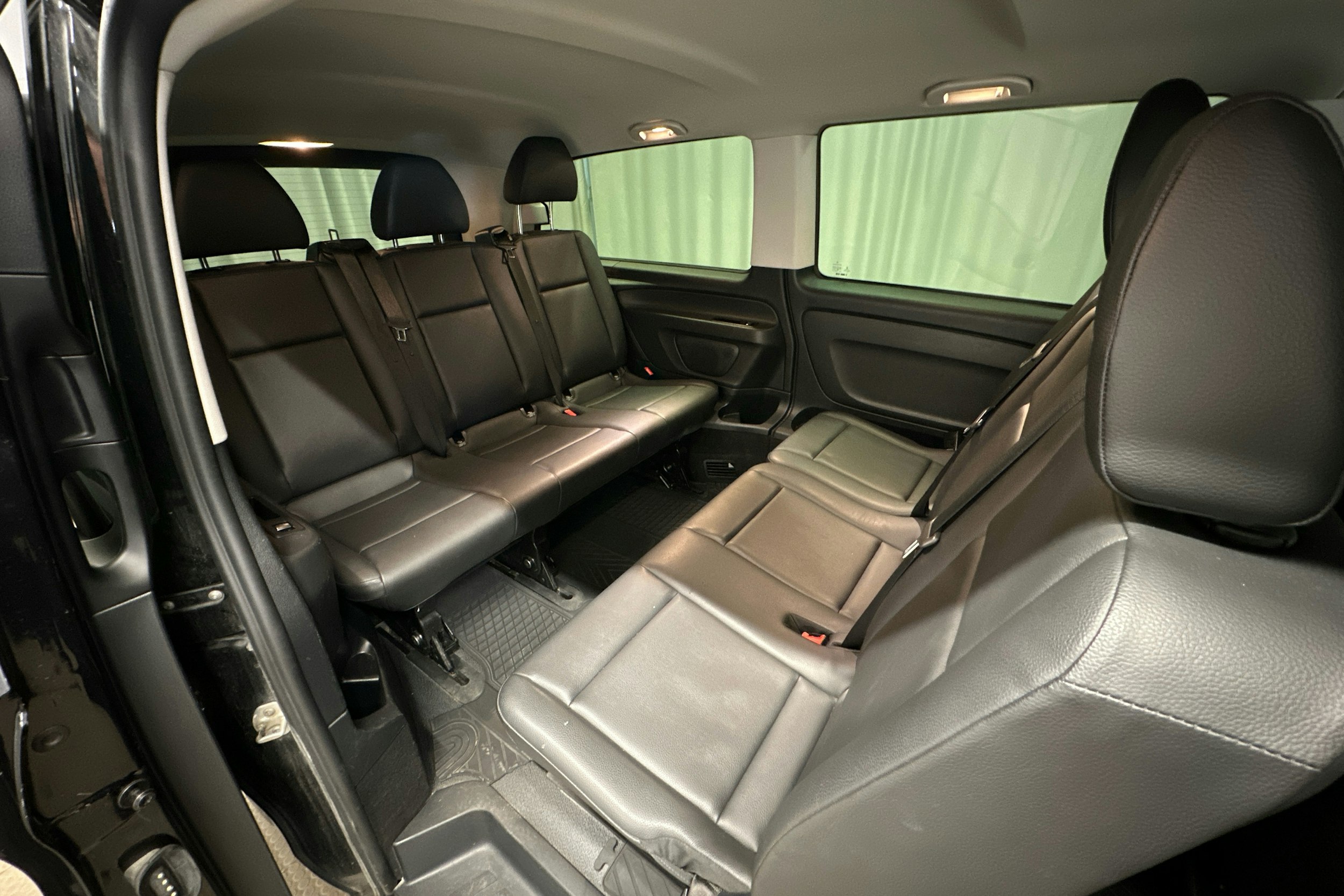 musta Mercedes-Benz Vito 2023 kuva 18.