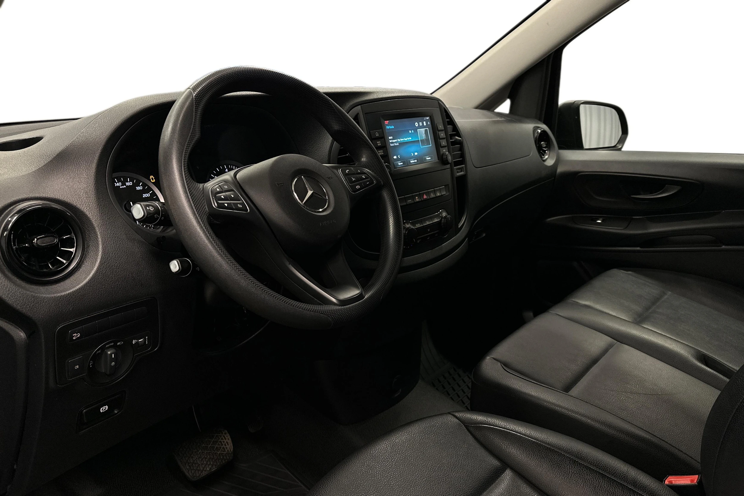 musta Mercedes-Benz Vito 2023 kuva 6.