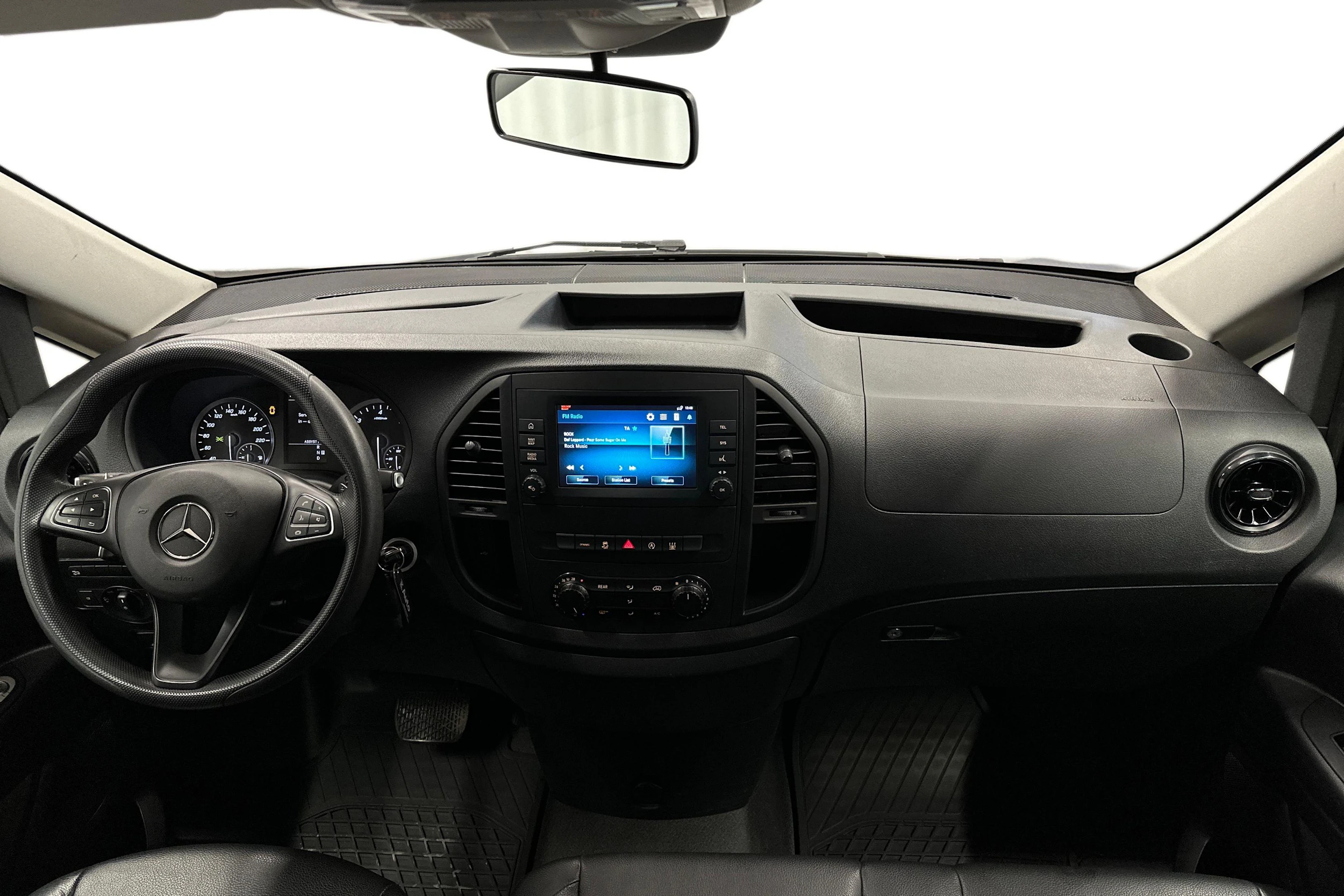 musta Mercedes-Benz Vito 2023 kuva 7.