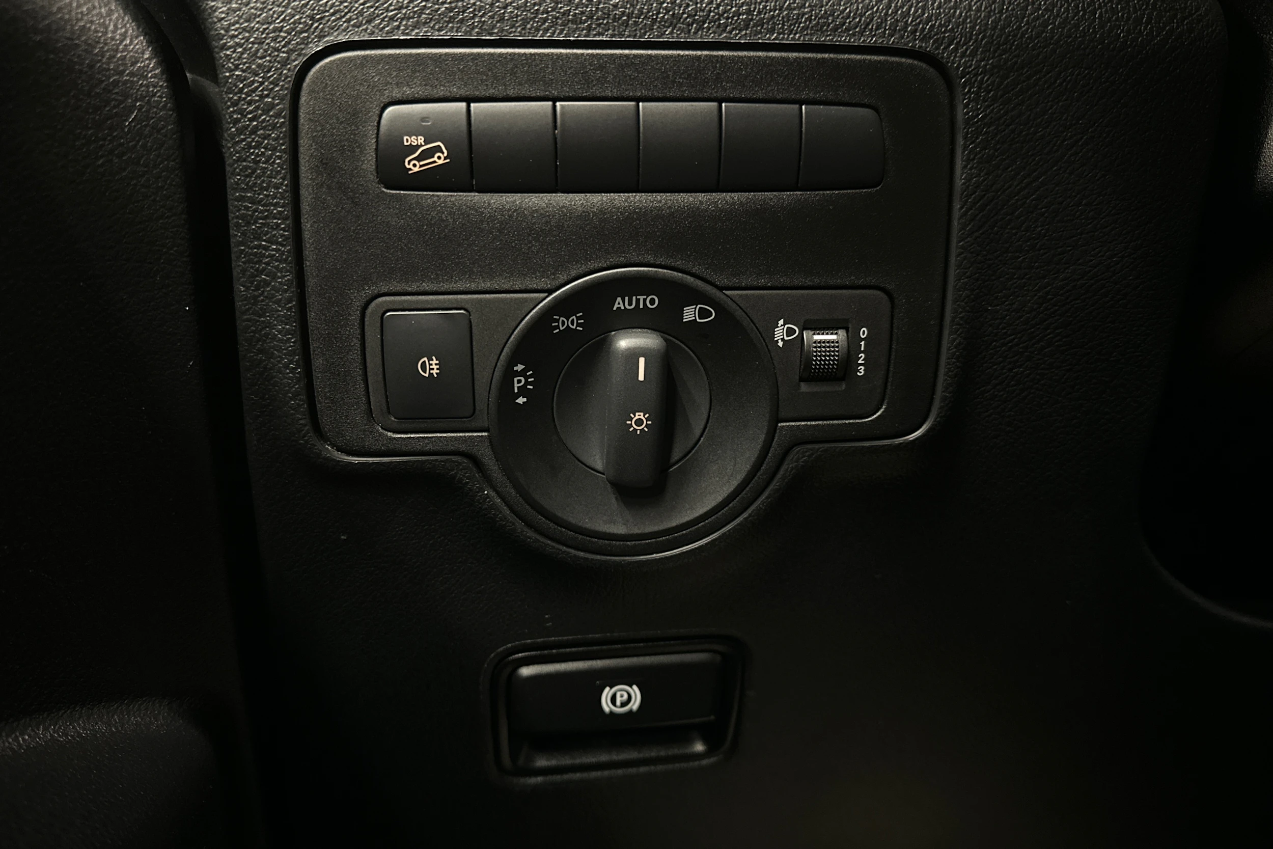 musta Mercedes-Benz Vito 2023 kuva 16.