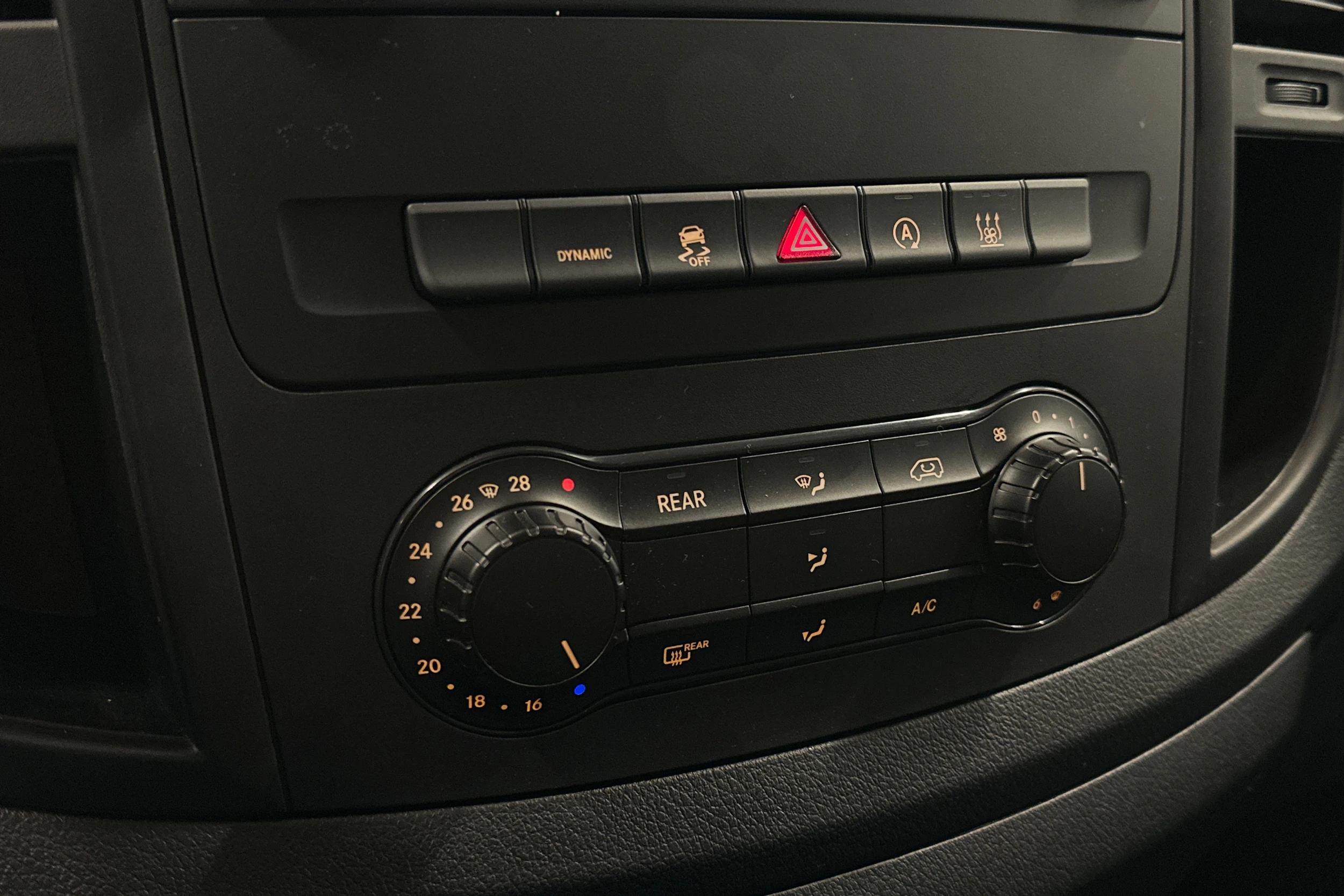 musta Mercedes-Benz Vito 2023 kuva 22.