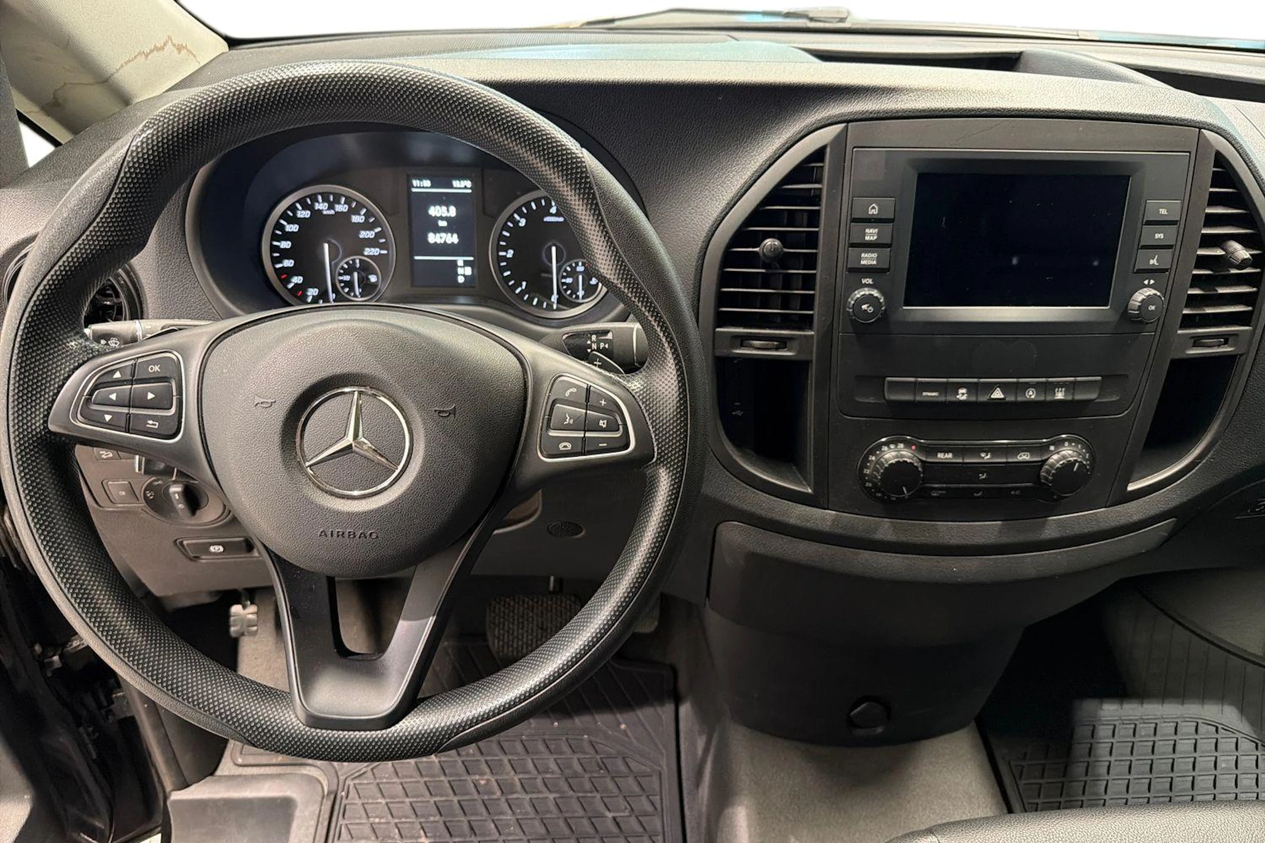 musta Mercedes-Benz Vito 2023 kuva 9.