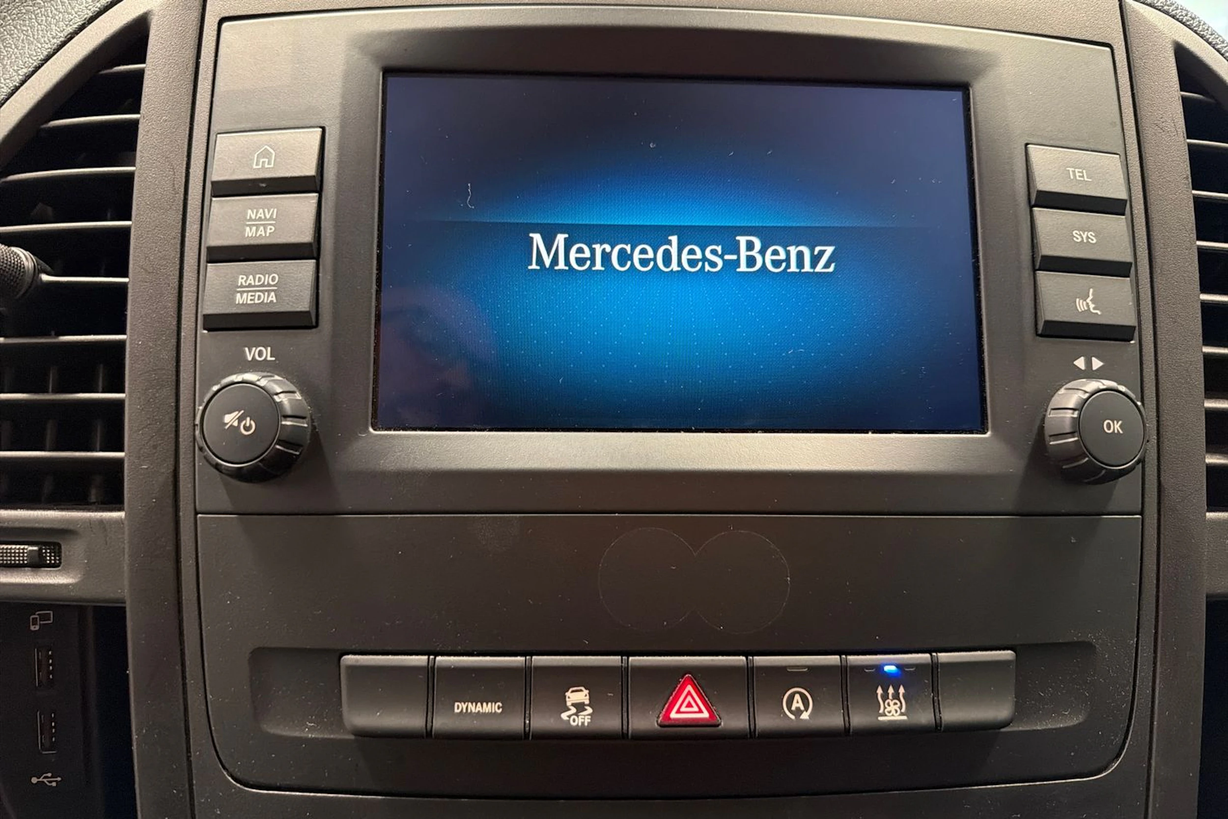 musta Mercedes-Benz Vito 2023 kuva 16.