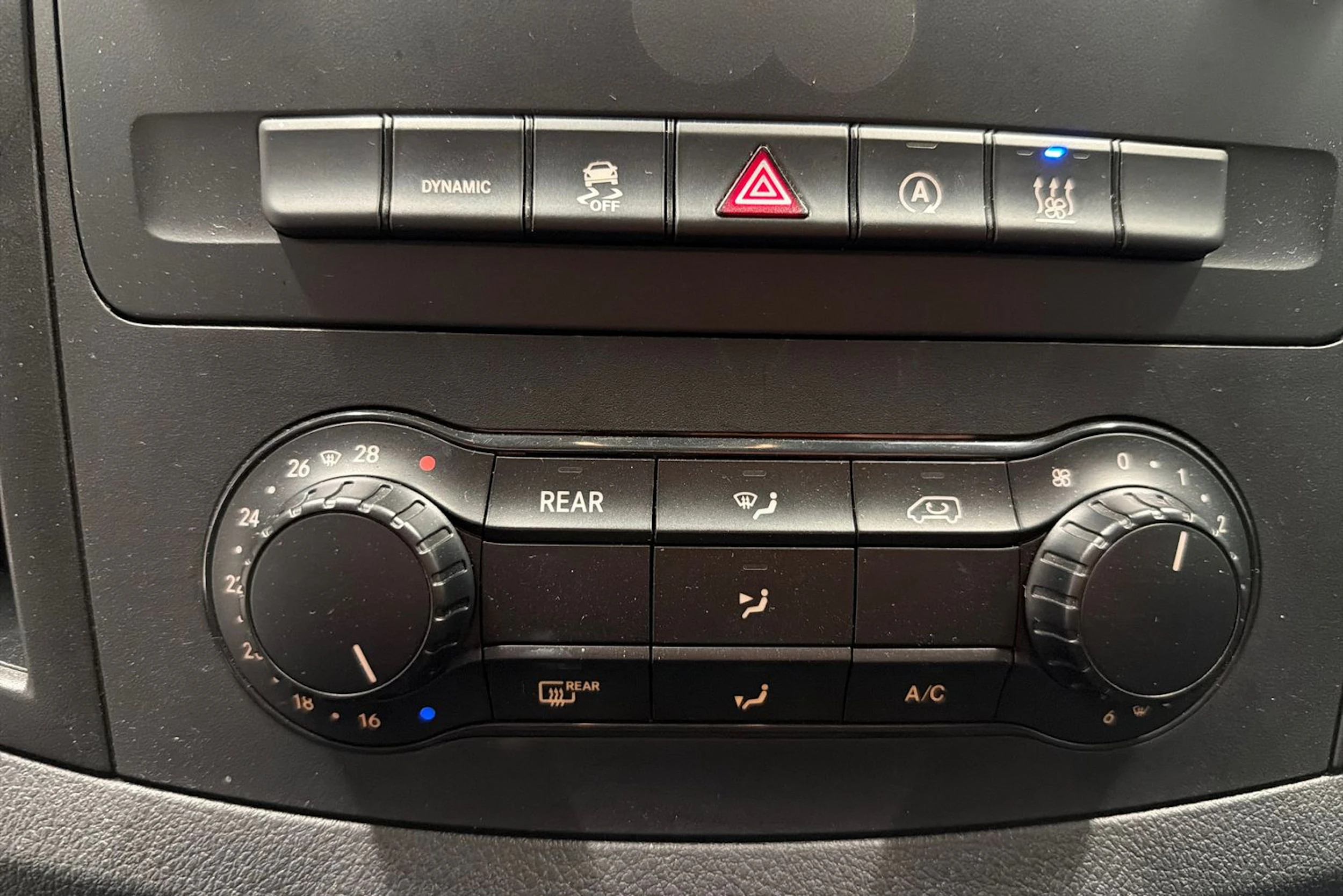 musta Mercedes-Benz Vito 2023 kuva 18.