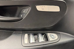 musta Mercedes-Benz Vito 2023 kuva 19.