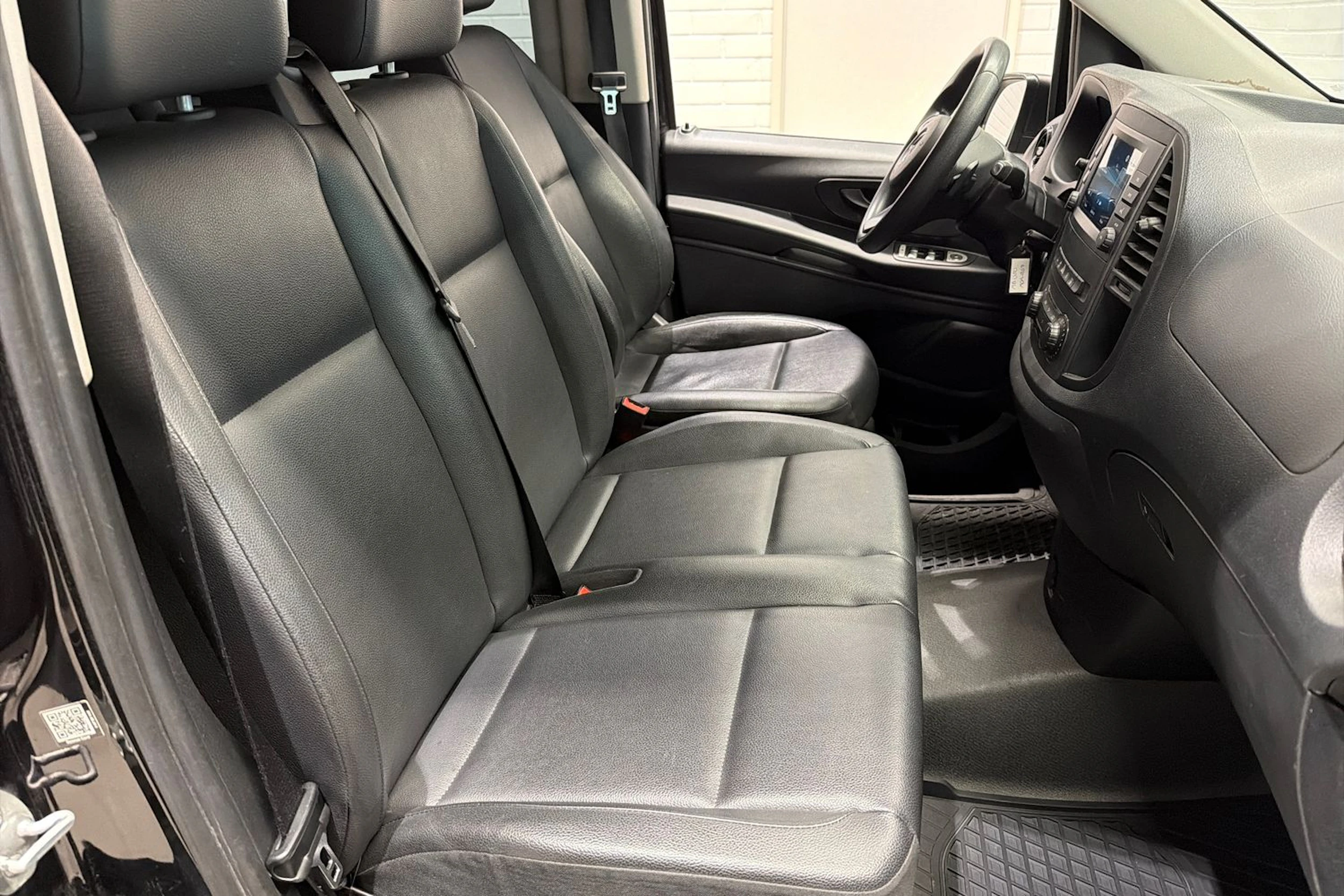 musta Mercedes-Benz Vito 2023 kuva 20.