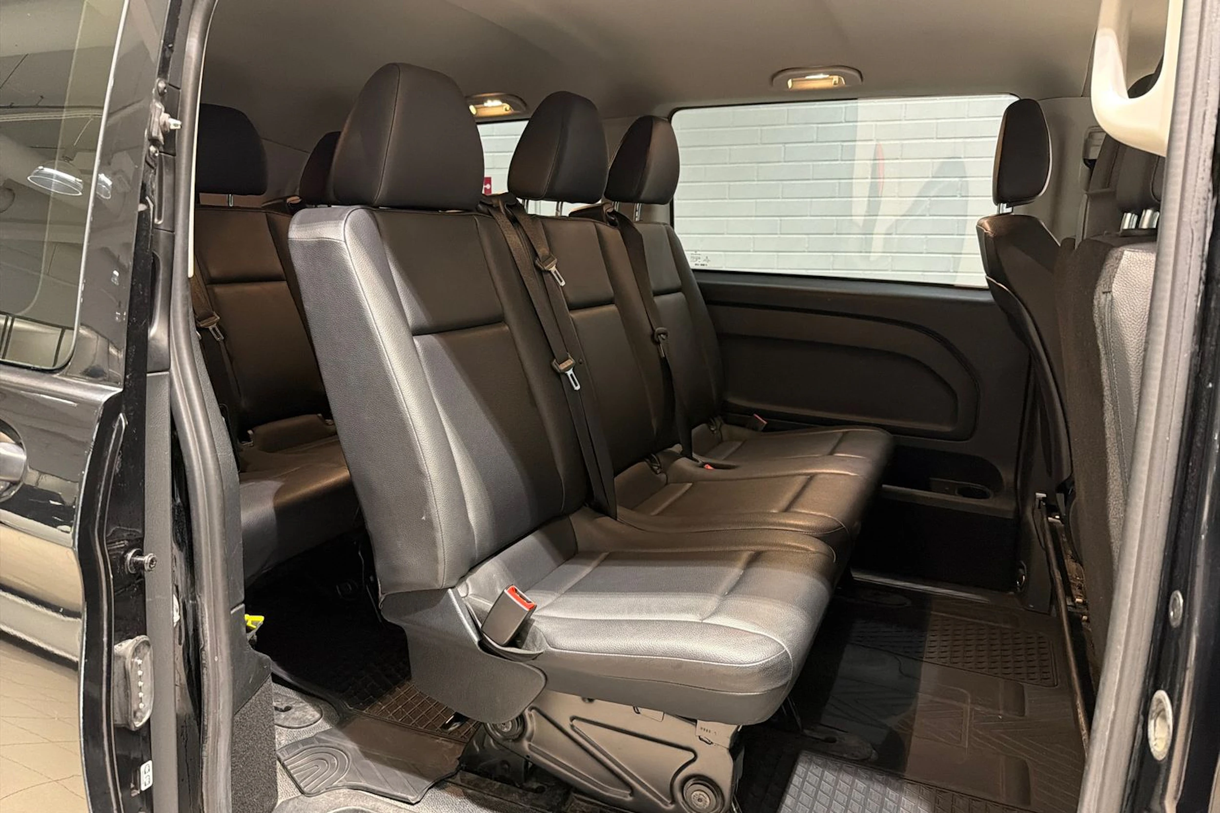 musta Mercedes-Benz Vito 2023 kuva 22.