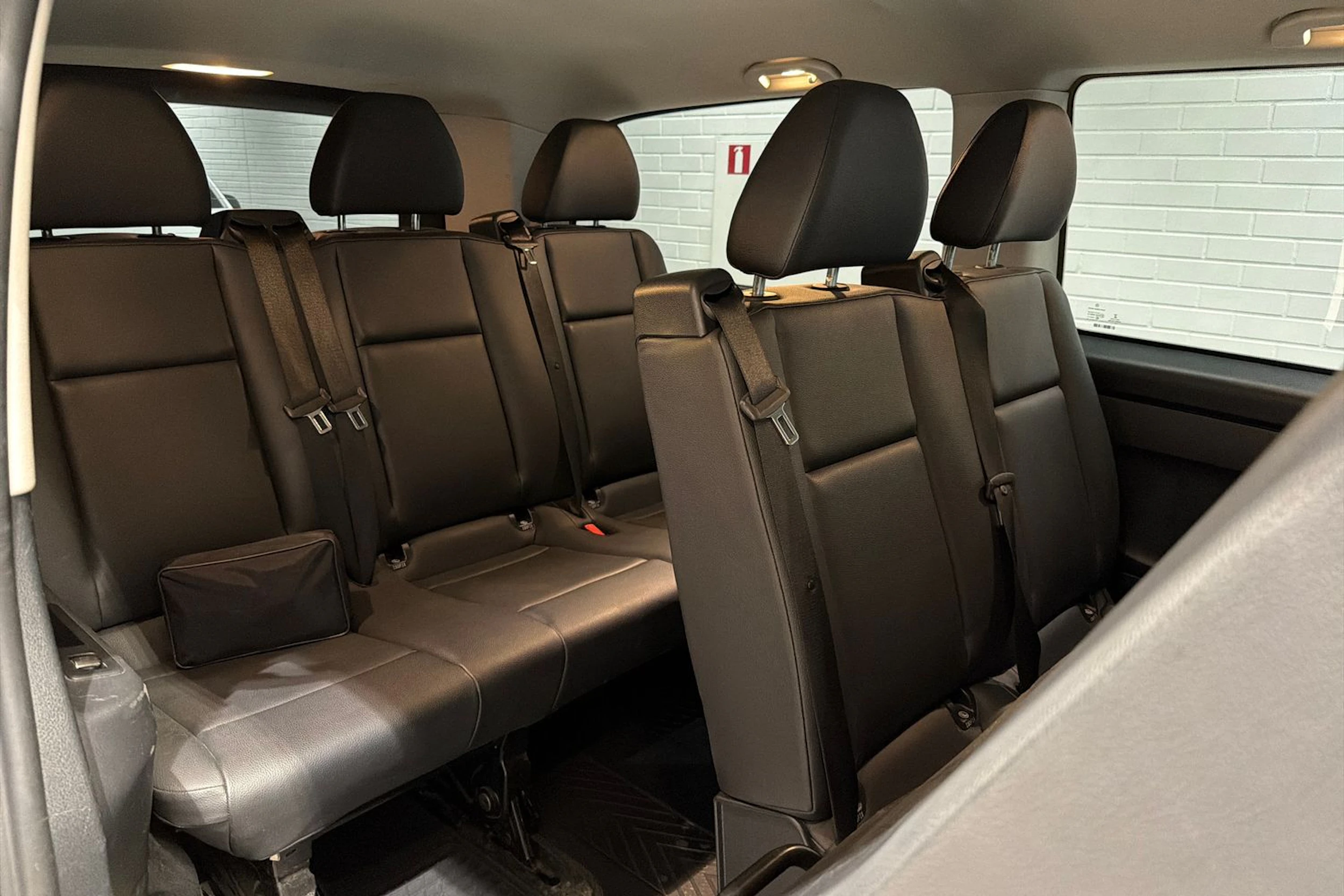 musta Mercedes-Benz Vito 2023 kuva 23.