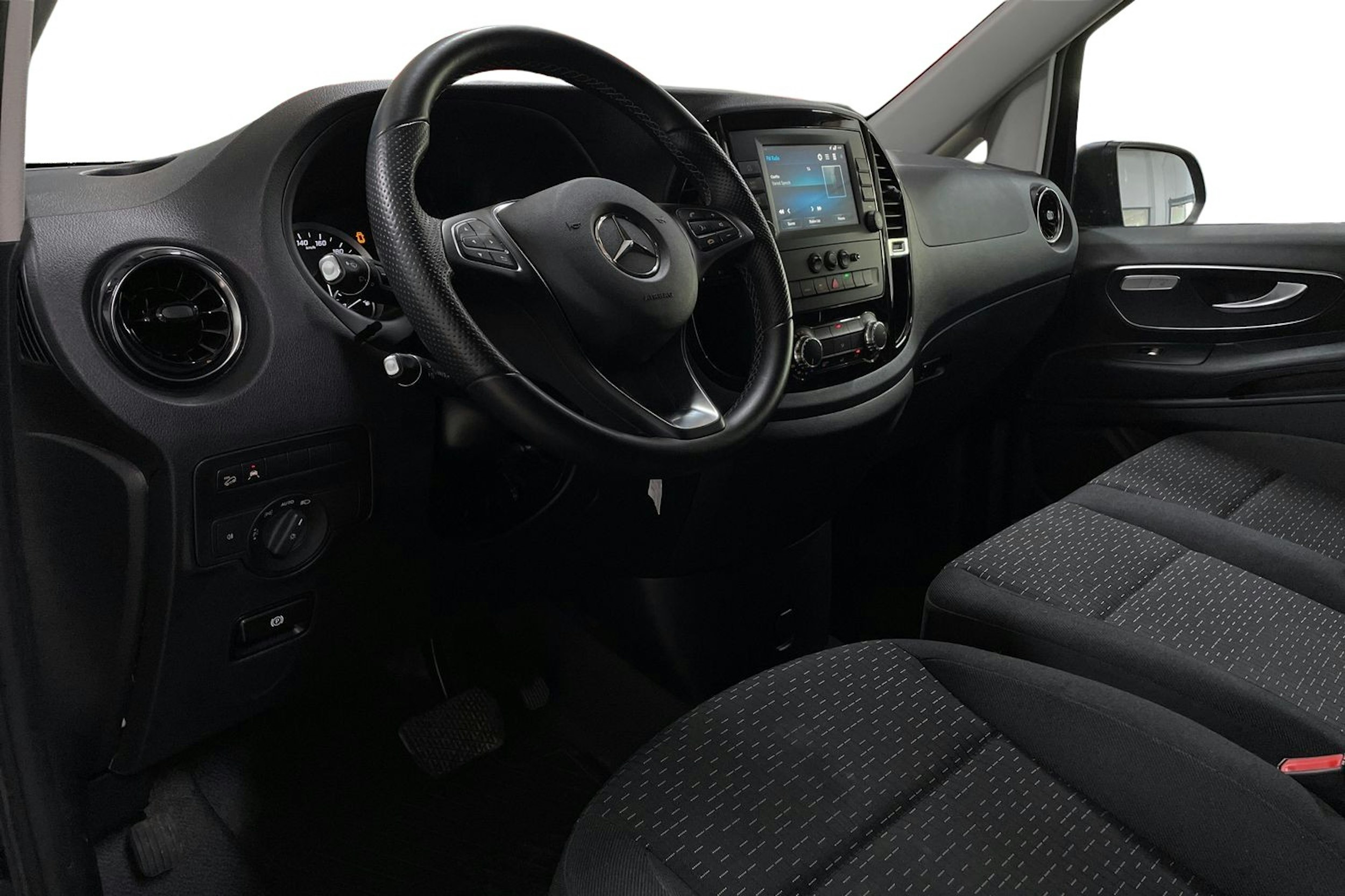 Musta Mercedes-Benz VITO 2023 kuva 7.