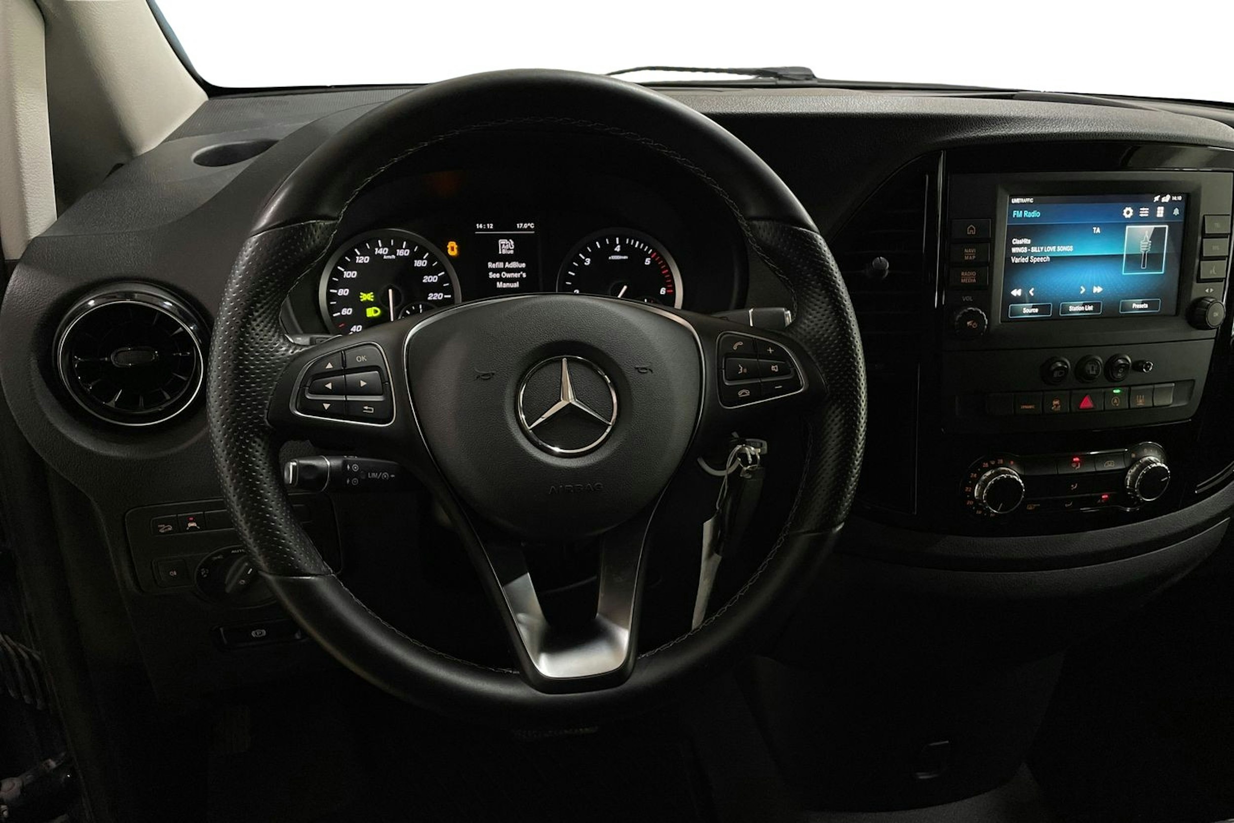 Musta Mercedes-Benz VITO 2023 kuva 9.