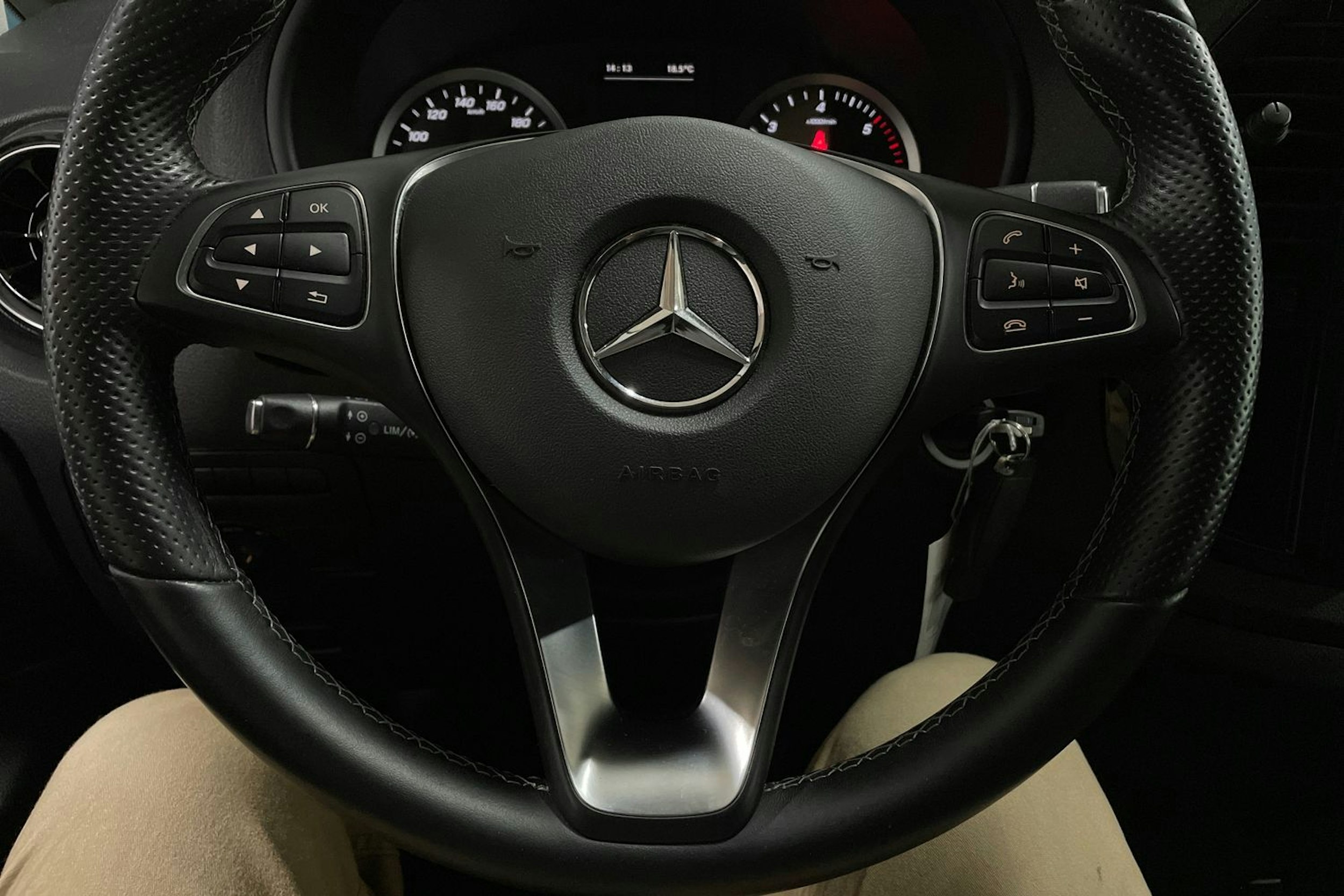 Musta Mercedes-Benz VITO 2023 kuva 14.