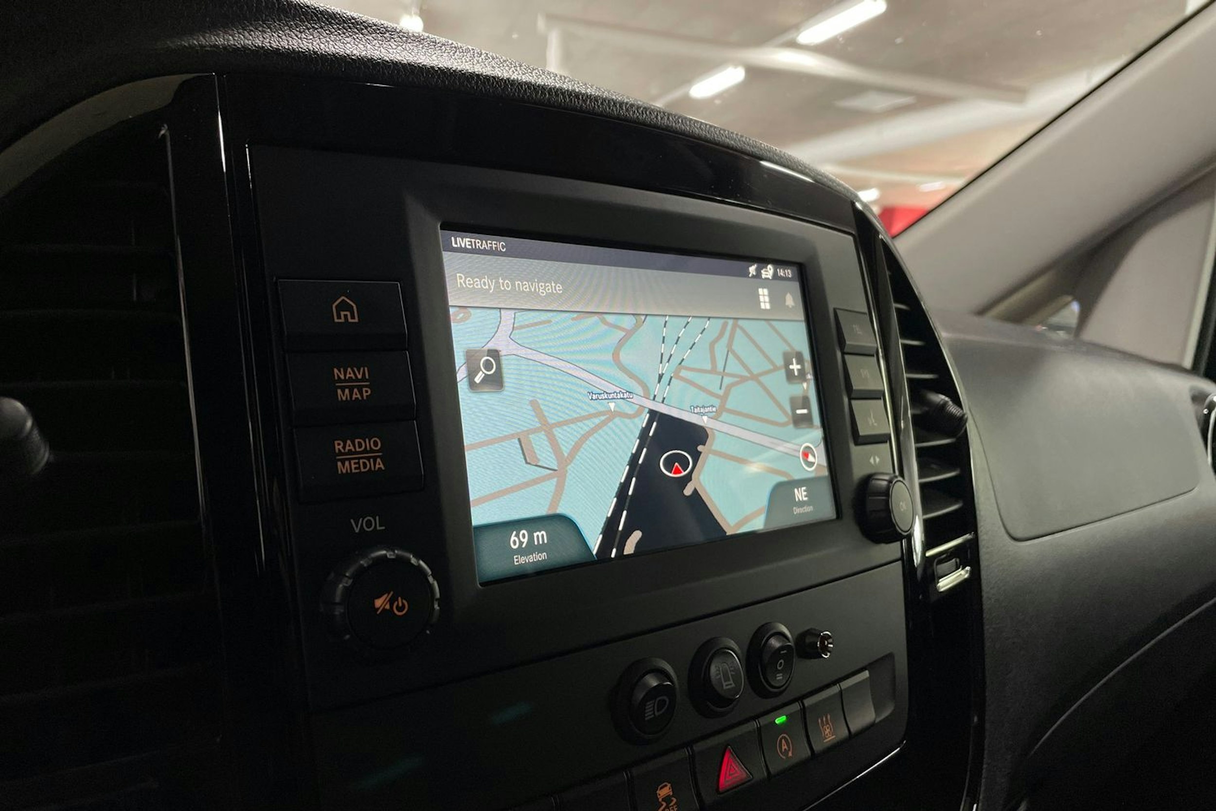 Musta Mercedes-Benz VITO 2023 kuva 22.