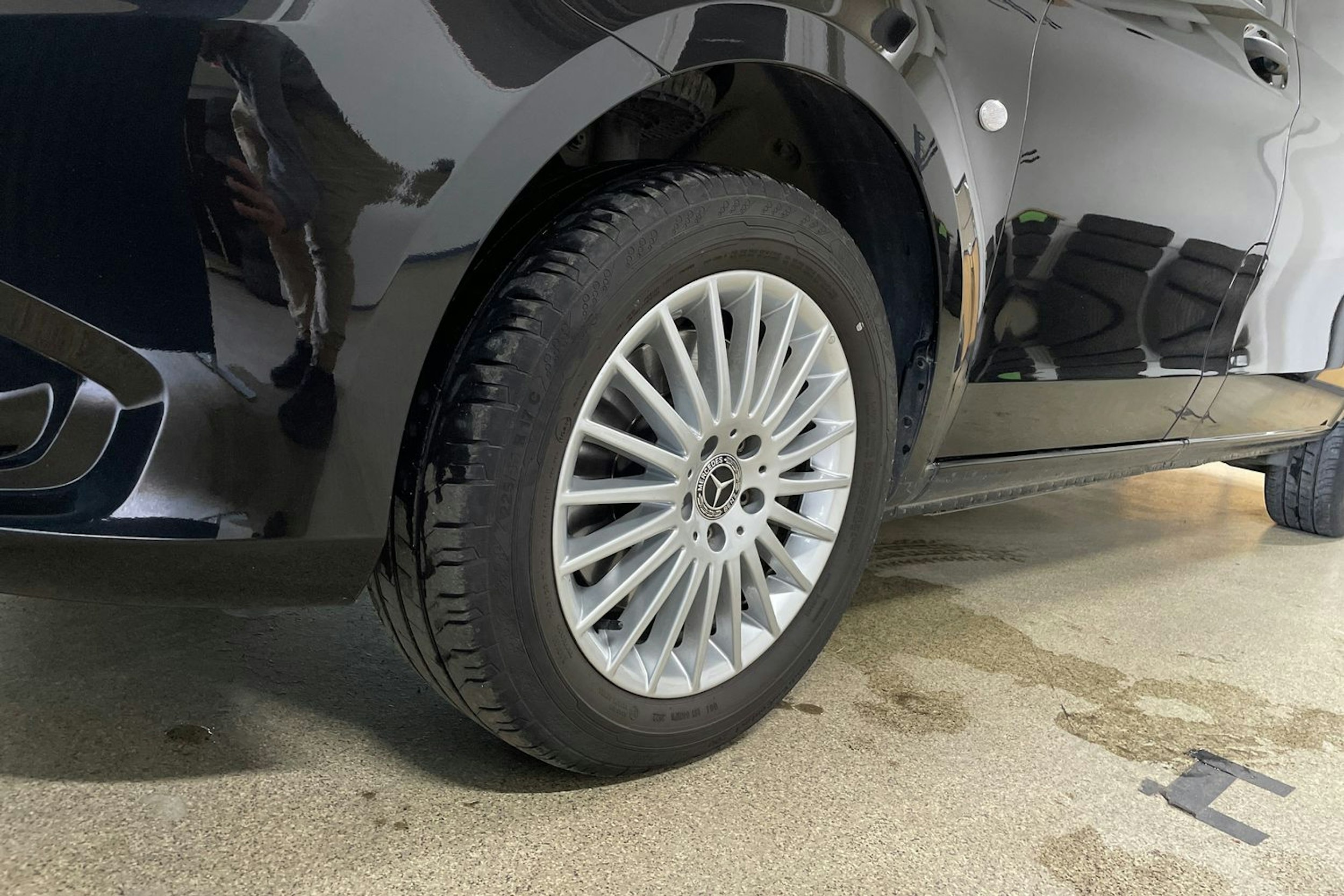 Musta Mercedes-Benz VITO 2023 kuva 26.