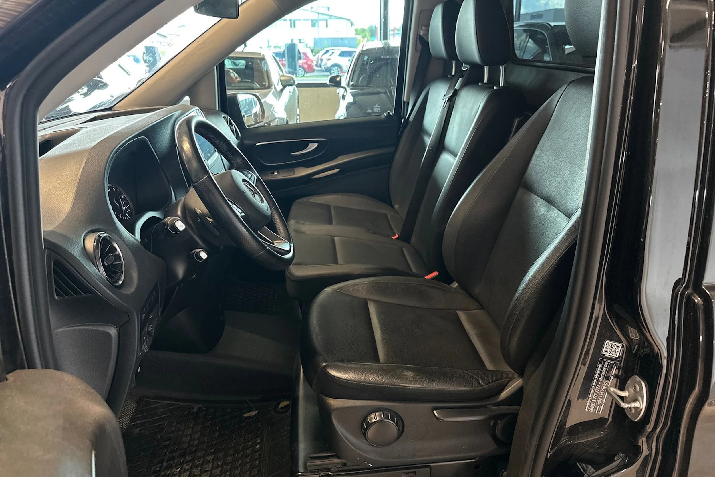 musta Mercedes-Benz Vito 2023 kuva 4.