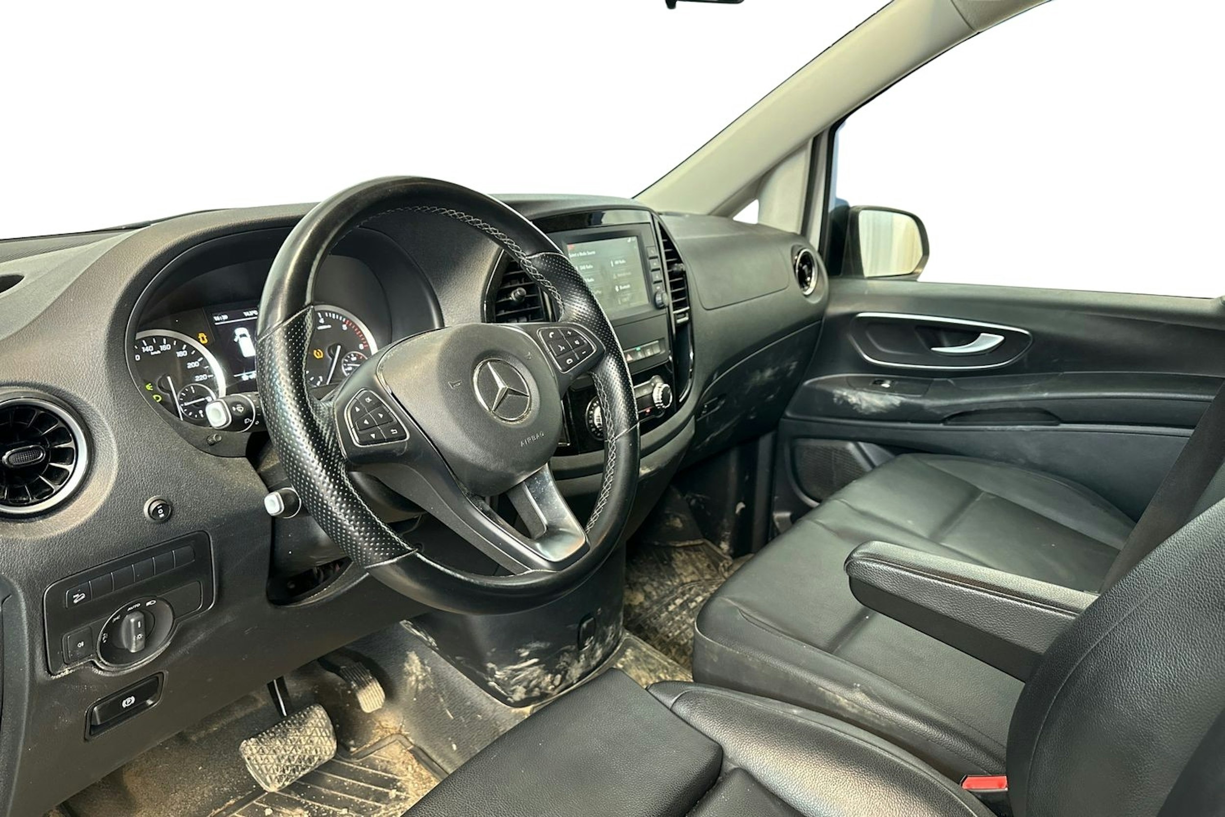 valkoinen Mercedes-Benz Vito 2023 kuva 3.