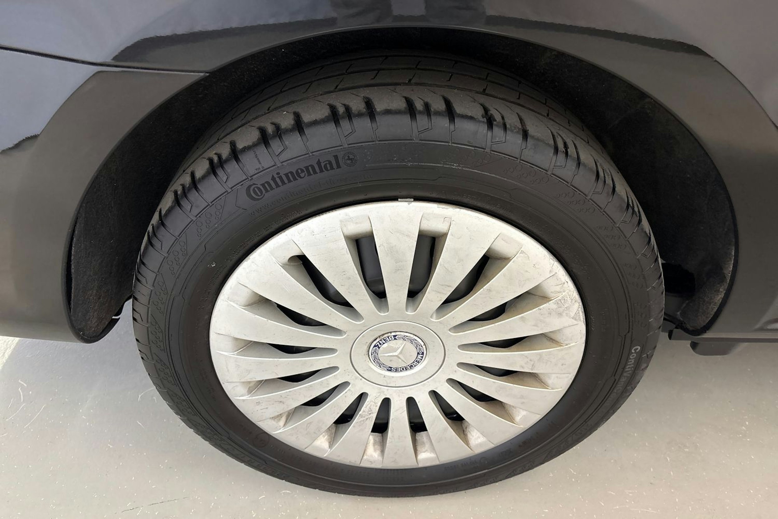 musta Mercedes-Benz Vito 2023 kuva 9.