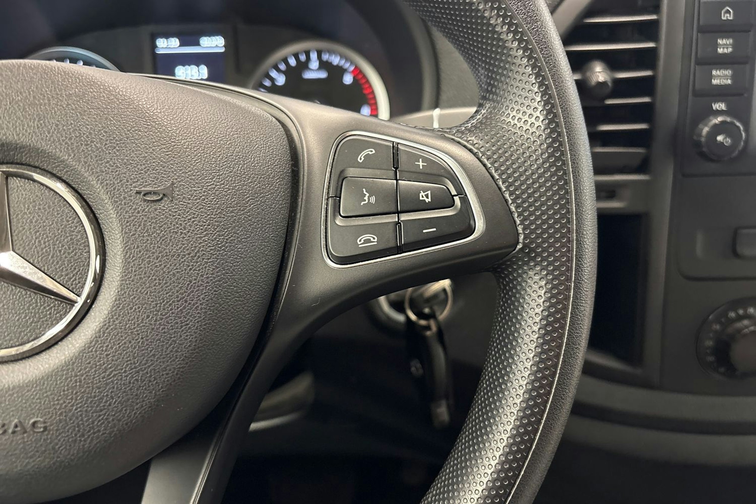 musta Mercedes-Benz Vito 2023 kuva 12.