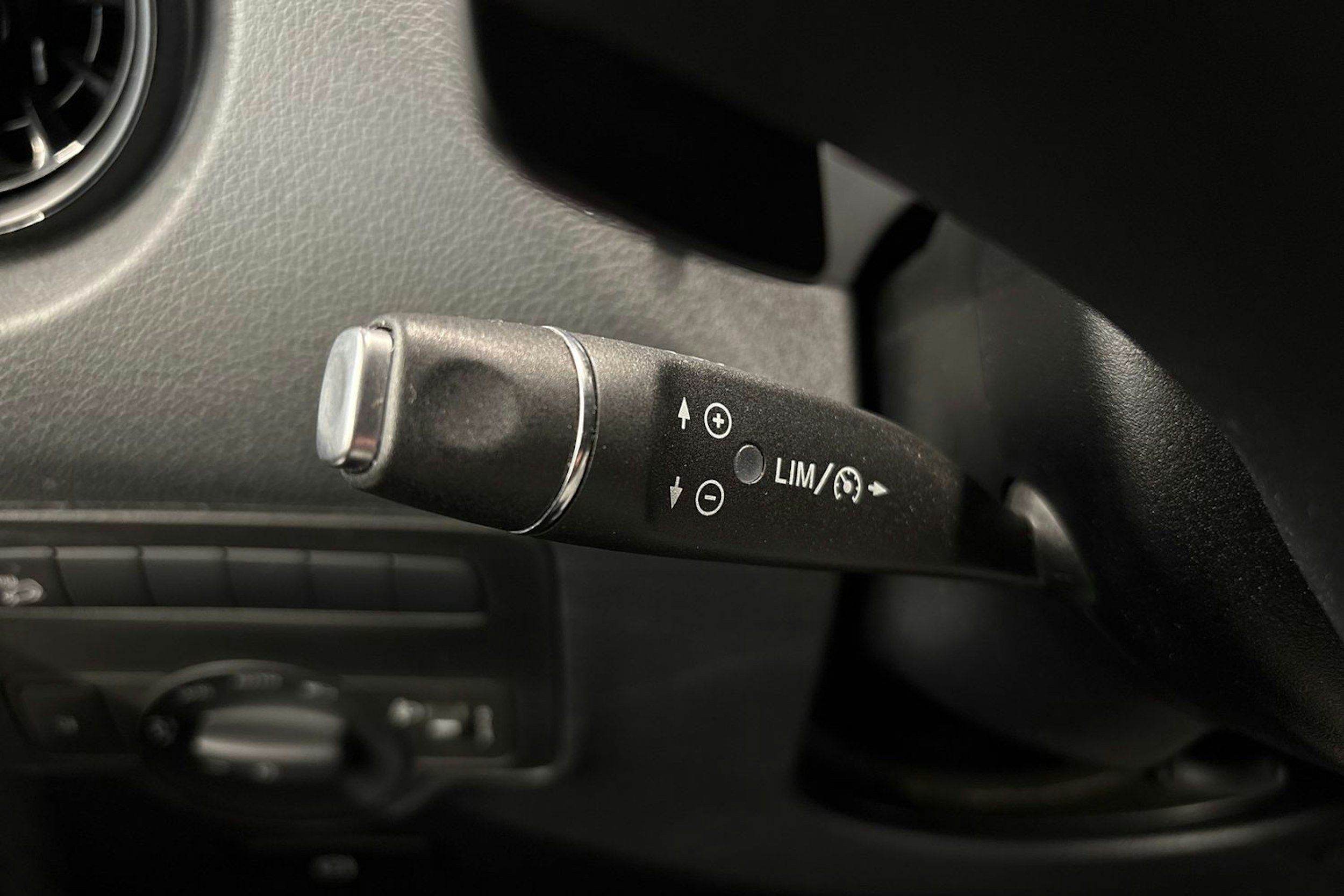 musta Mercedes-Benz Vito 2023 kuva 14.