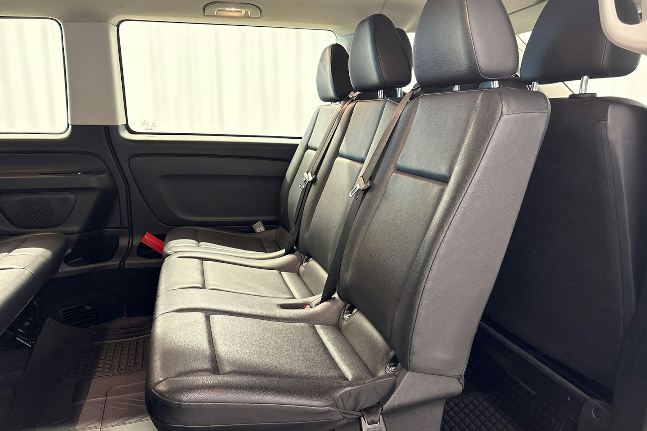 musta Mercedes-Benz Vito 2023 kuva 23.